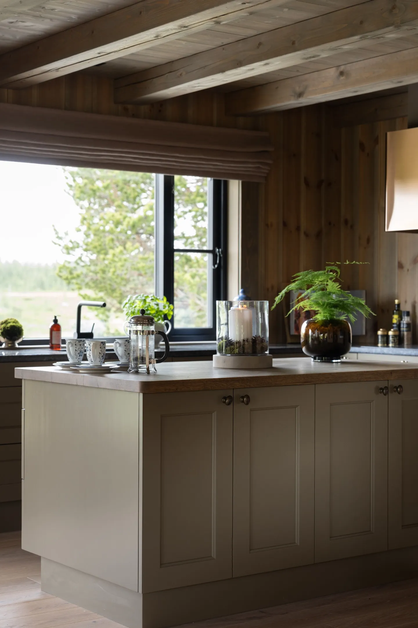 Modern 2-Bedroom Country House in Geilo Featuring Terrace & Scenic Views - View image 9 of 24