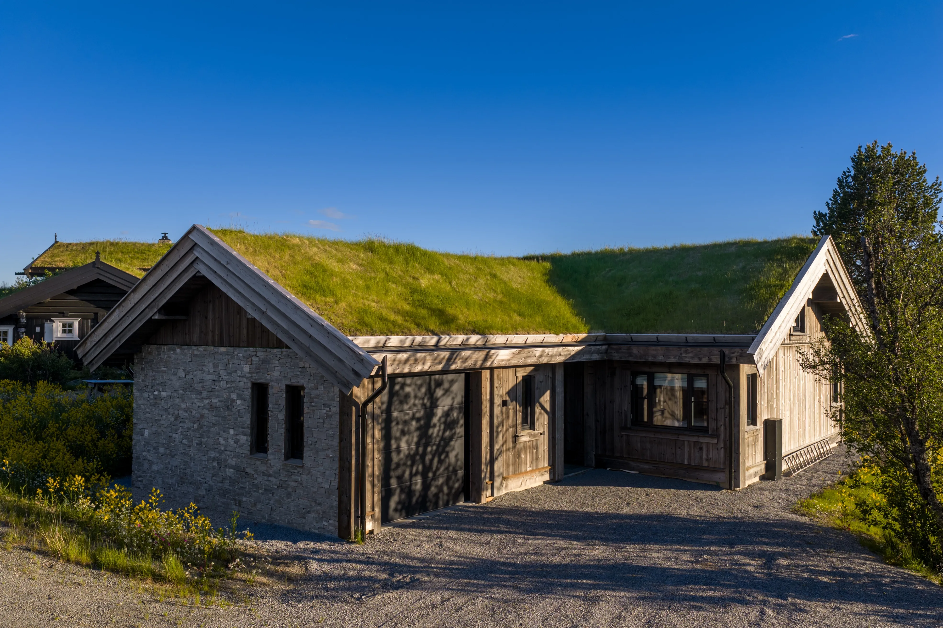 Modern 2-Bedroom Country House in Geilo Featuring Terrace & Scenic Views - View image 18 of 24