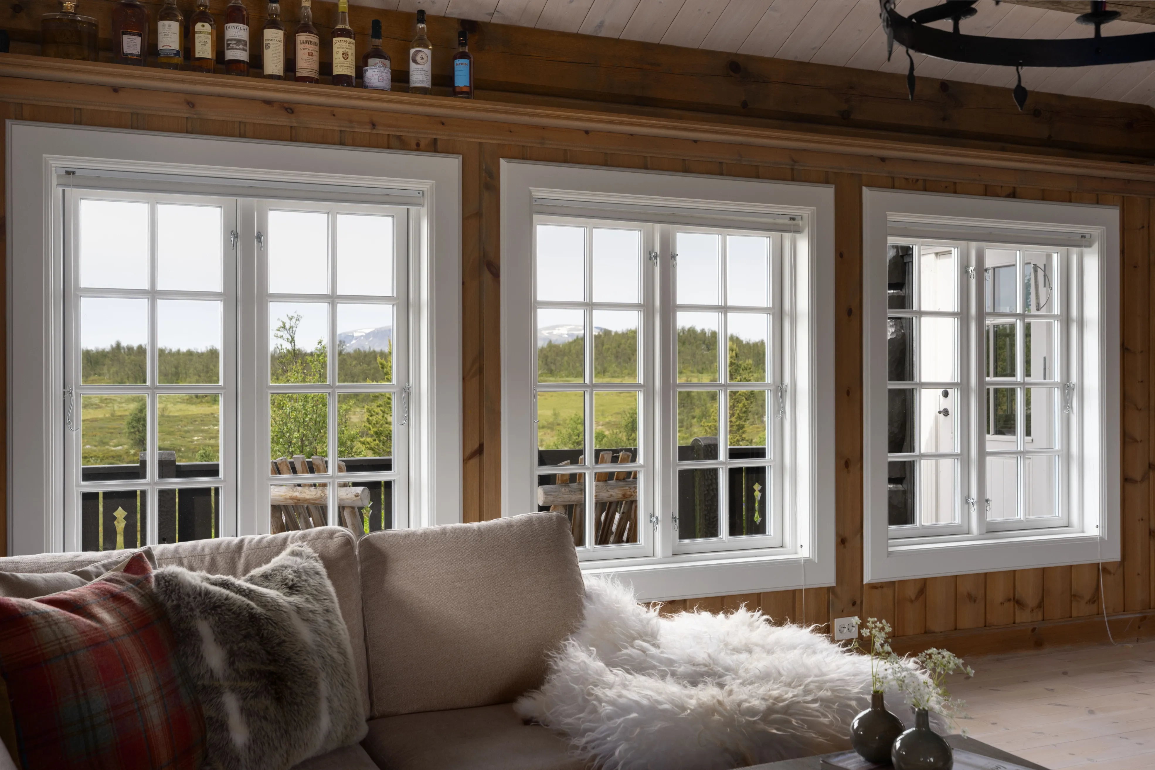 Contemporary 4-Bedroom Cabin in Geilo with Sauna and Scenic Terrace - View image 8 of 41