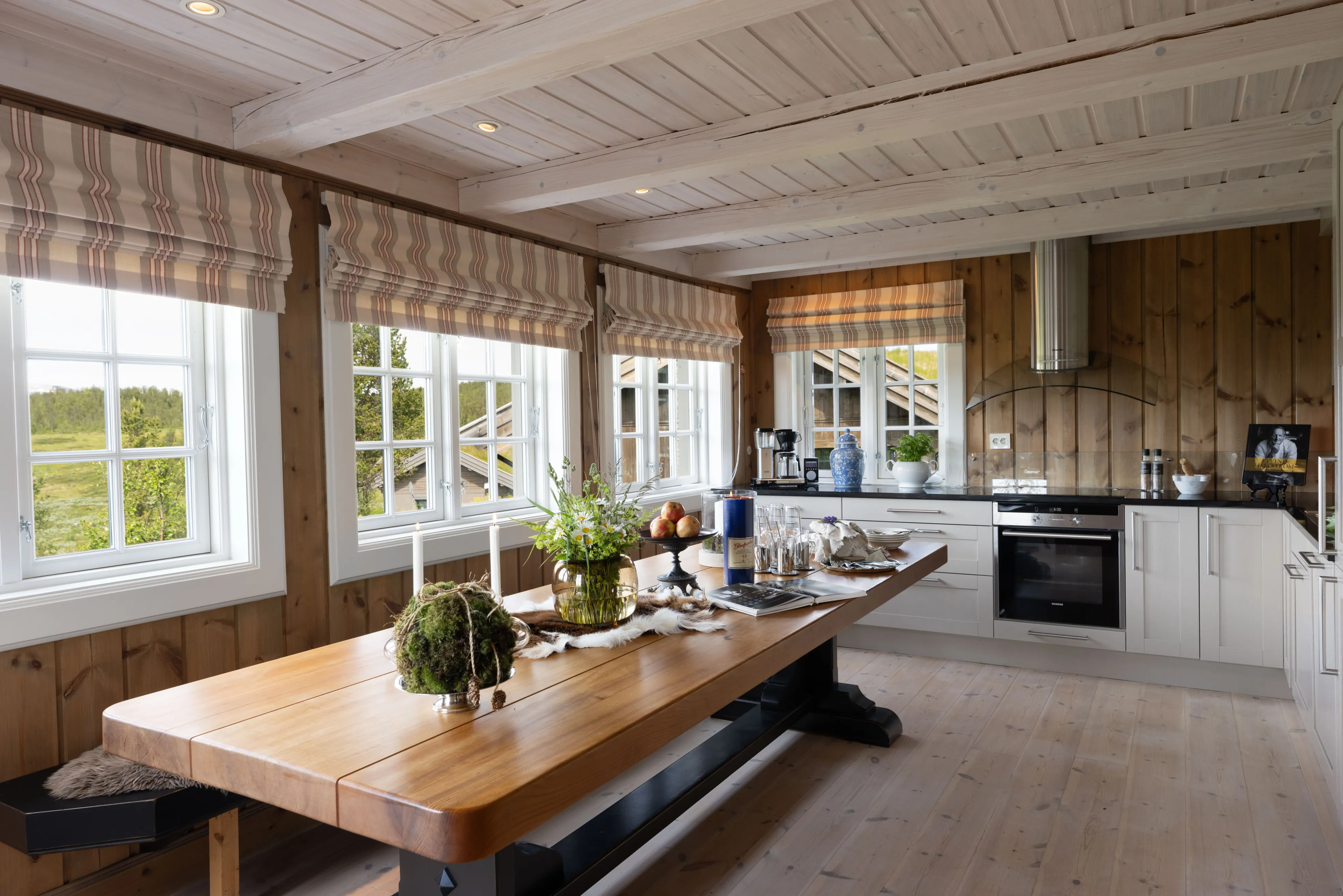 Contemporary 4-Bedroom Cabin in Geilo with Sauna and Scenic Terrace - View image 12 of 41