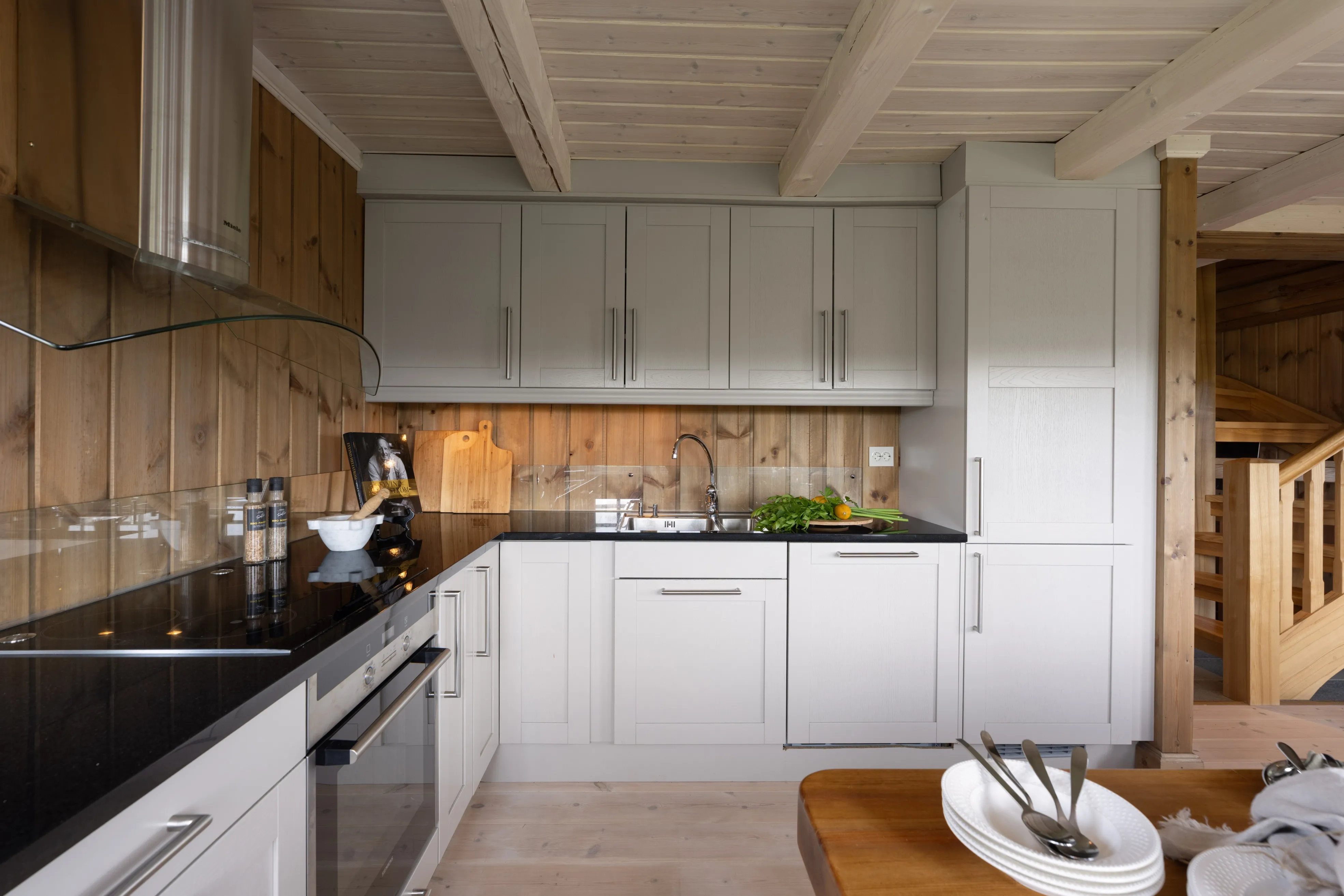 Contemporary 4-Bedroom Cabin in Geilo with Sauna and Scenic Terrace - View image 13 of 41