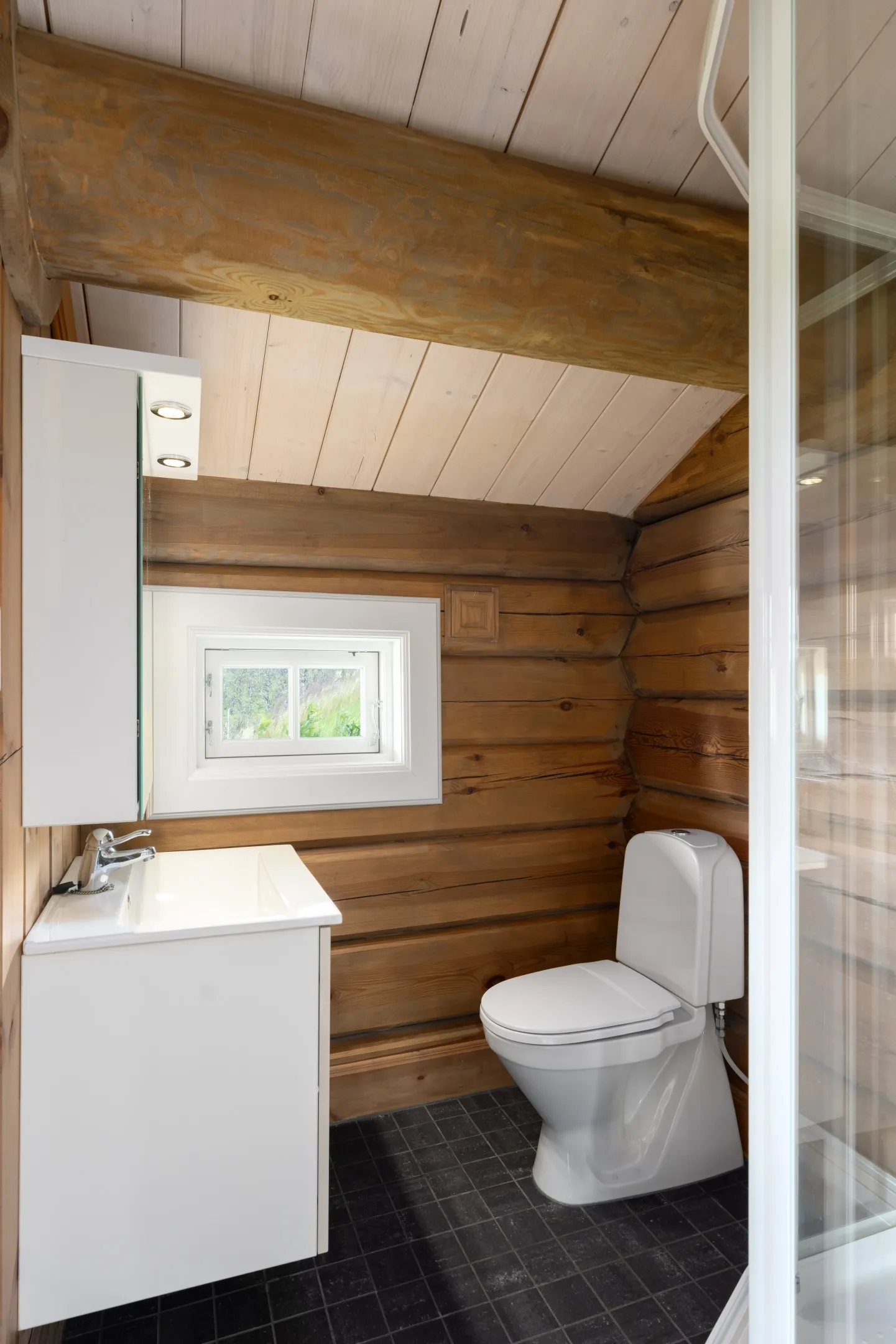 Contemporary 4-Bedroom Cabin in Geilo with Sauna and Scenic Terrace - View image 24 of 41