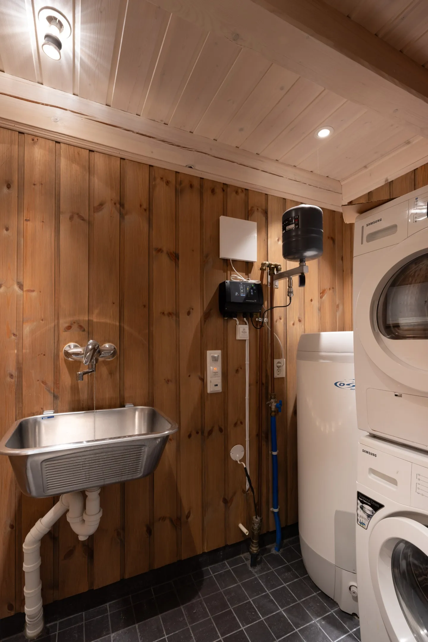 Contemporary 4-Bedroom Cabin in Geilo with Sauna and Scenic Terrace - View image 28 of 41
