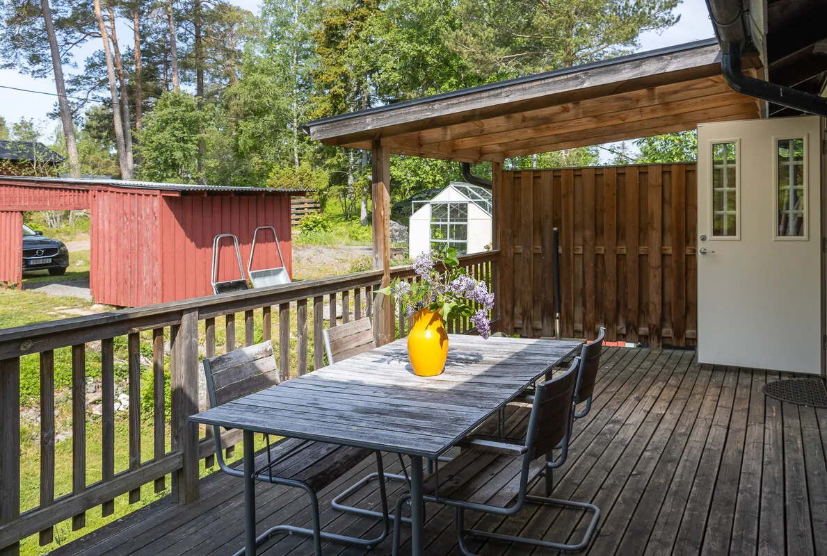 1950s Swedish House with Garden and Water Views in Rådmansö - View image 8 of 46