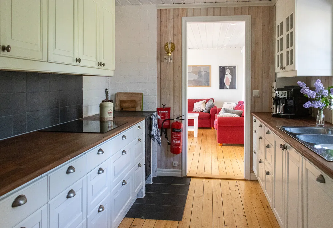 1950s Swedish House with Garden and Water Views in Rådmansö - View image 10 of 46