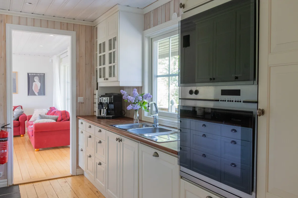 1950s Swedish House with Garden and Water Views in Rådmansö - View image 11 of 46