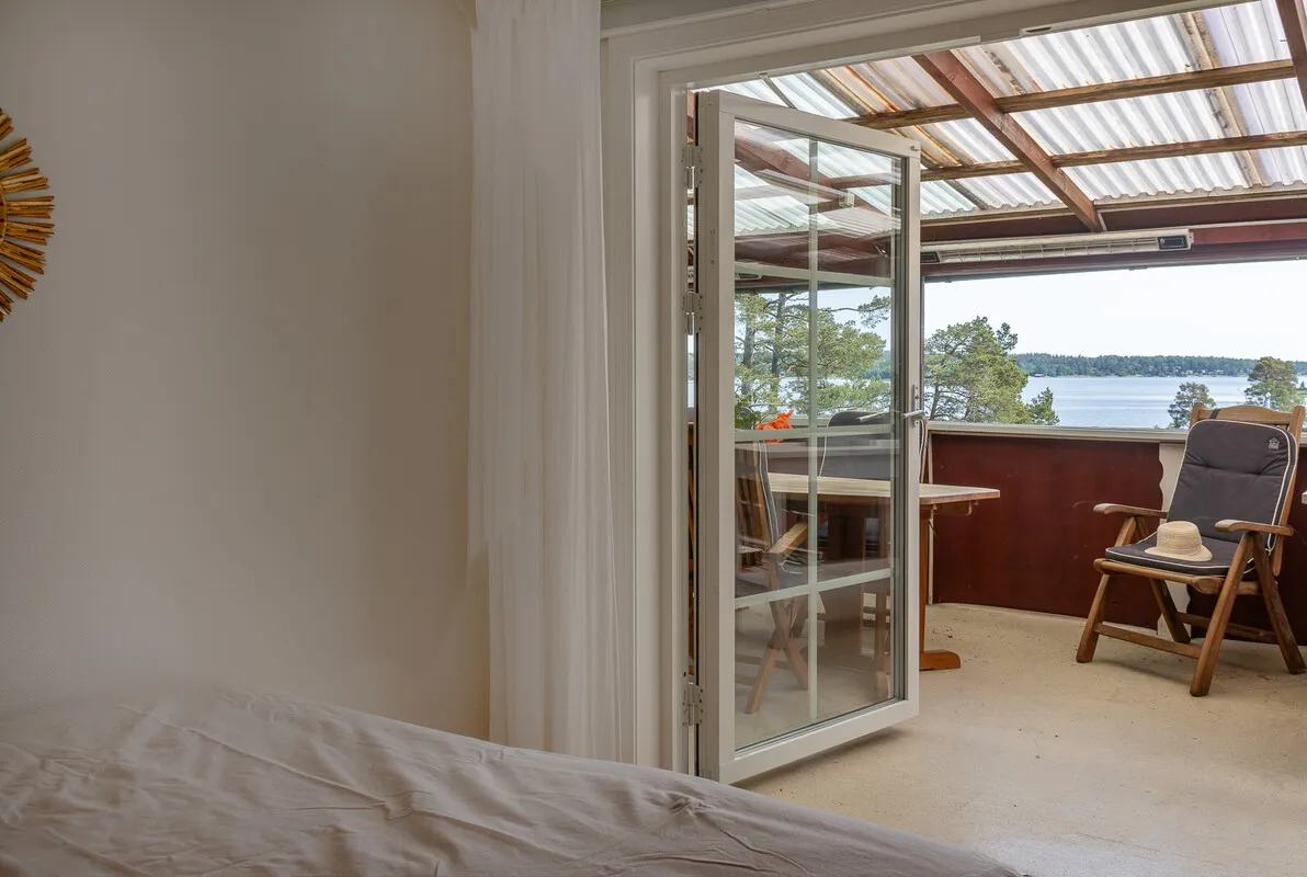 1950s Swedish House with Garden and Water Views in Rådmansö - View image 20 of 46