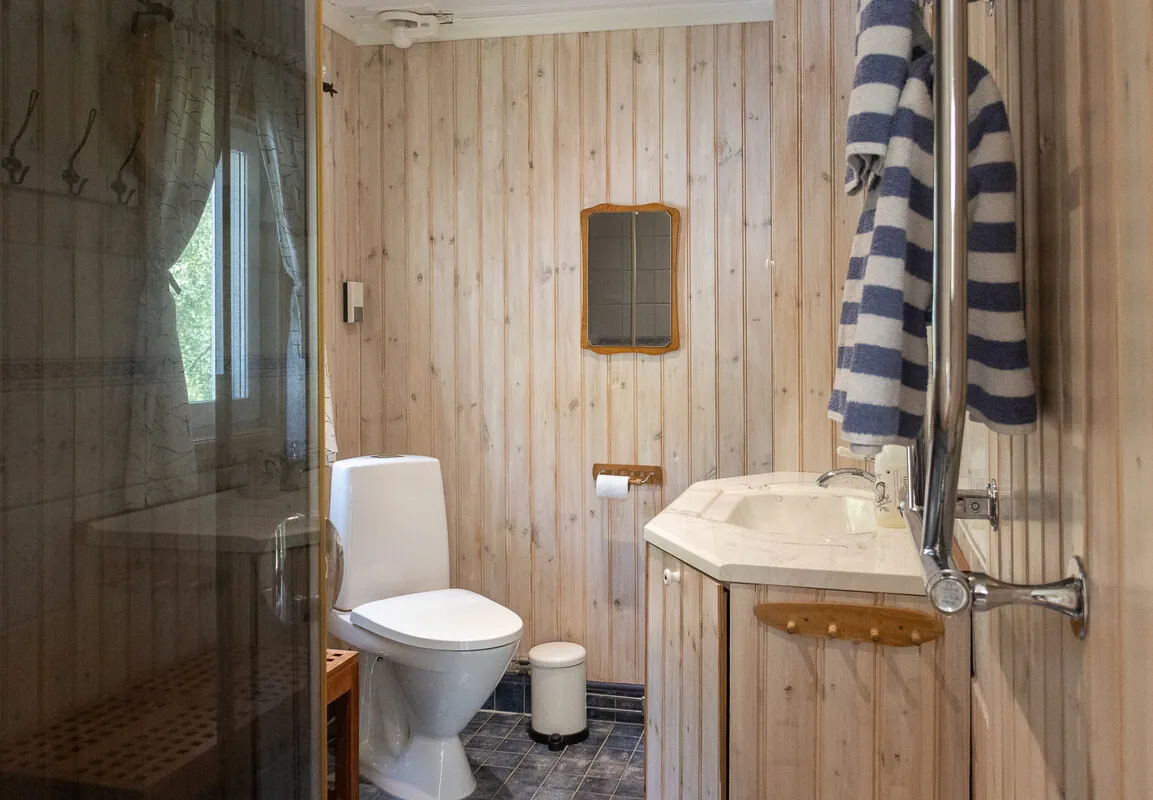 1950s Swedish House with Garden and Water Views in Rådmansö - View image 23 of 46