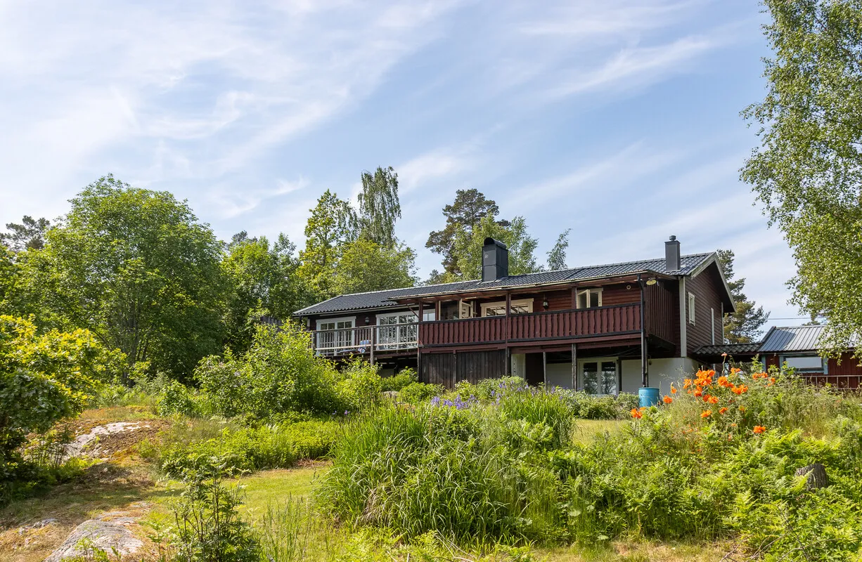 1950s Swedish House with Garden and Water Views in Rådmansö - View image 31 of 46