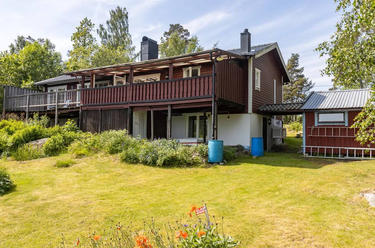 1950s Swedish House with Garden and Water Views in Rådmansö - View image 32 of 46