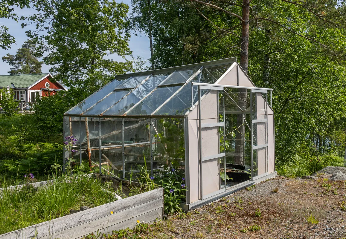 1950s Swedish House with Garden and Water Views in Rådmansö - View image 35 of 46