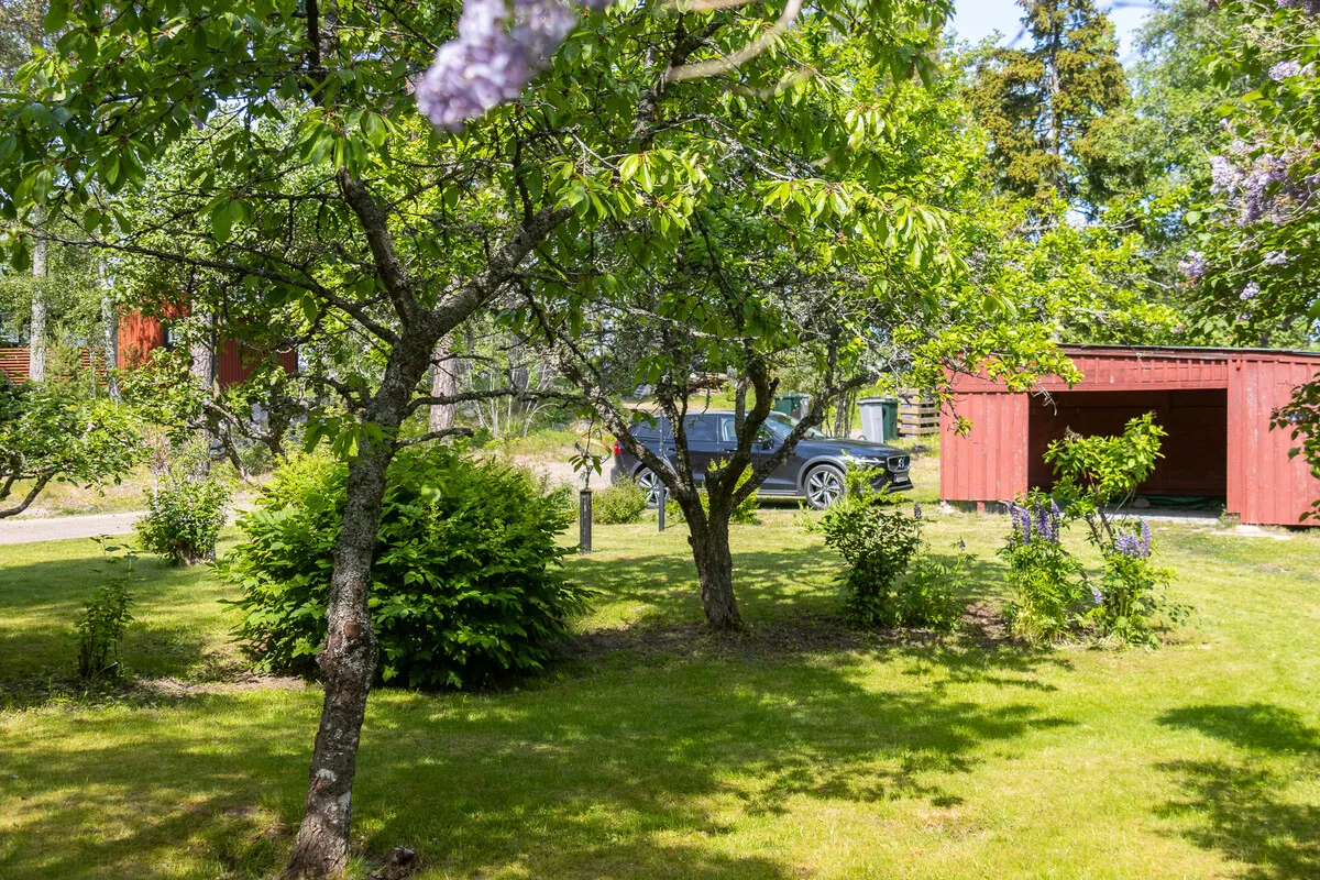 1950s Swedish House with Garden and Water Views in Rådmansö - View image 36 of 46