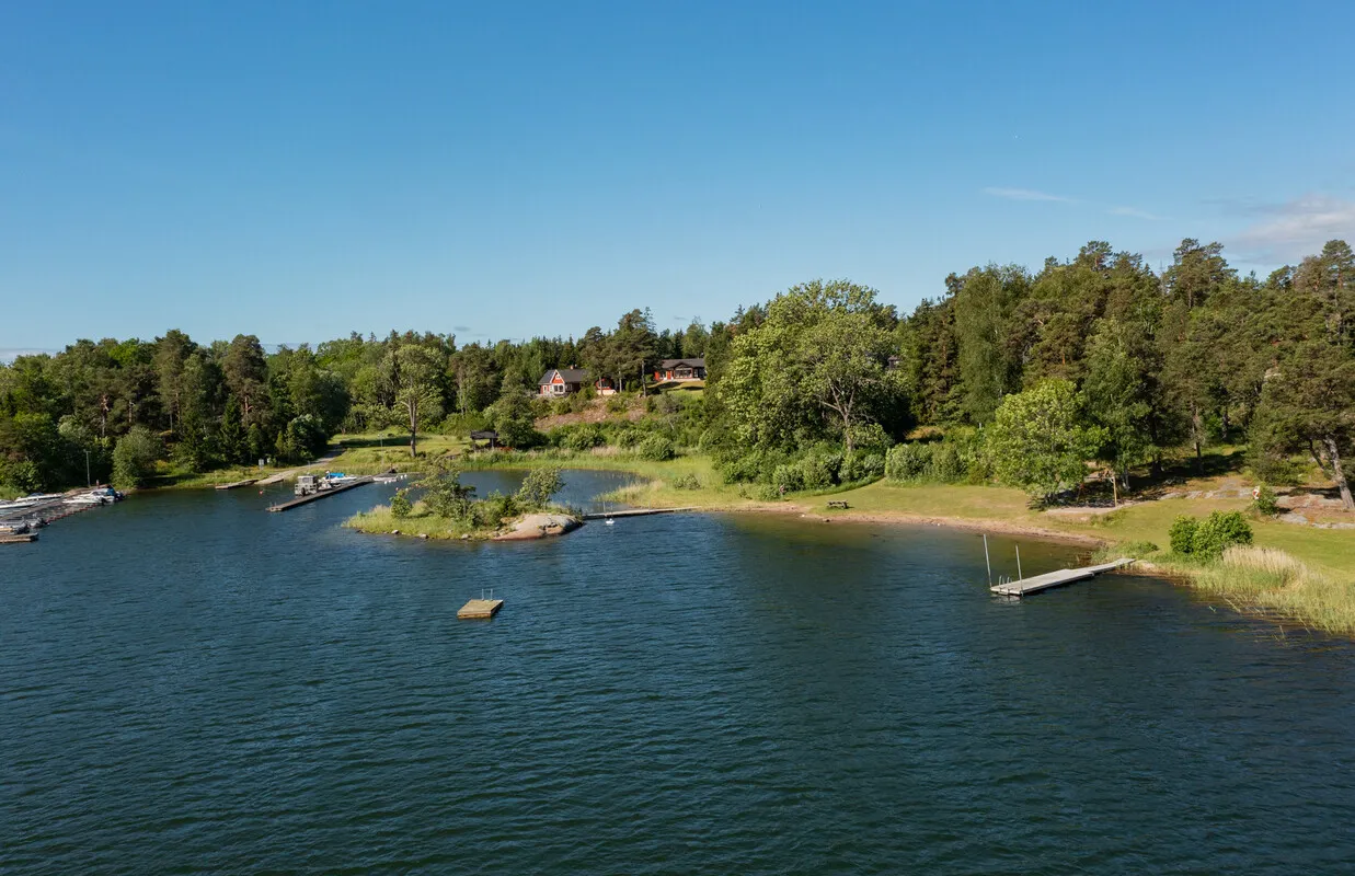 1950s Swedish House with Garden and Water Views in Rådmansö - View image 37 of 46