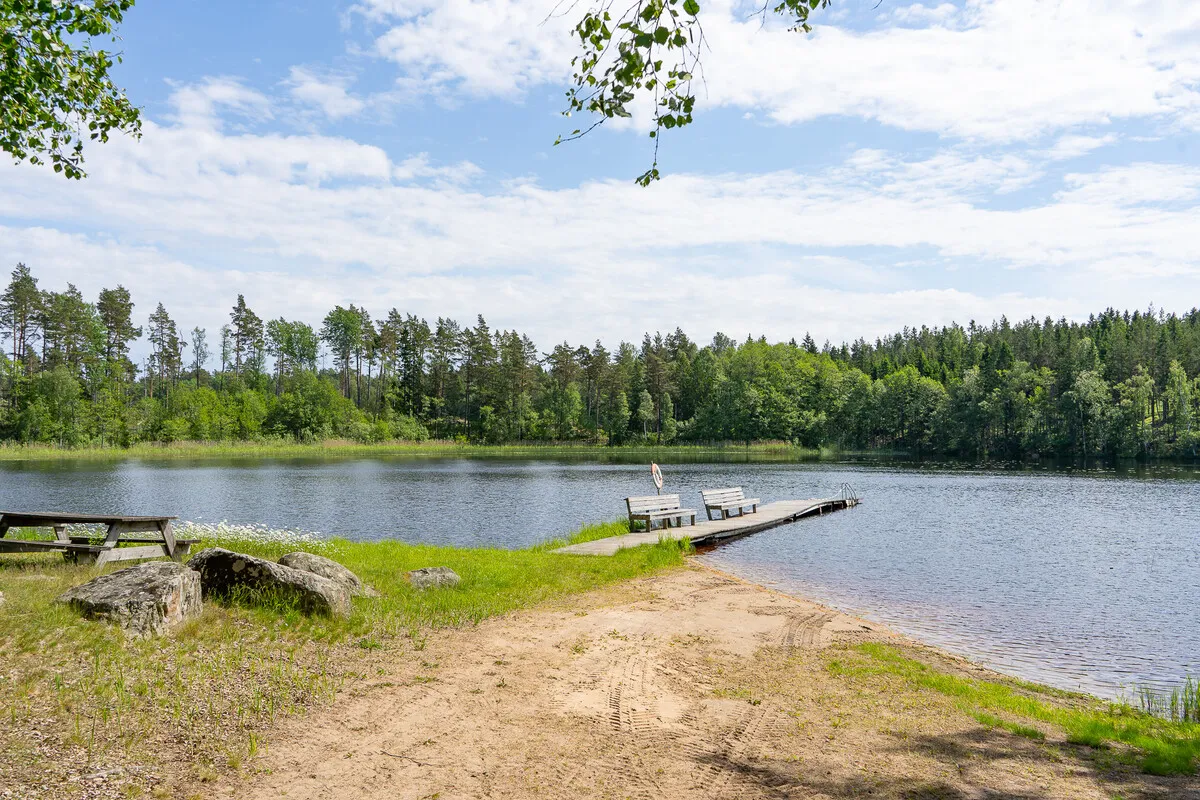 1960s Swedish Retreat with Pool and Terrace in Norrtälje - Image 3
