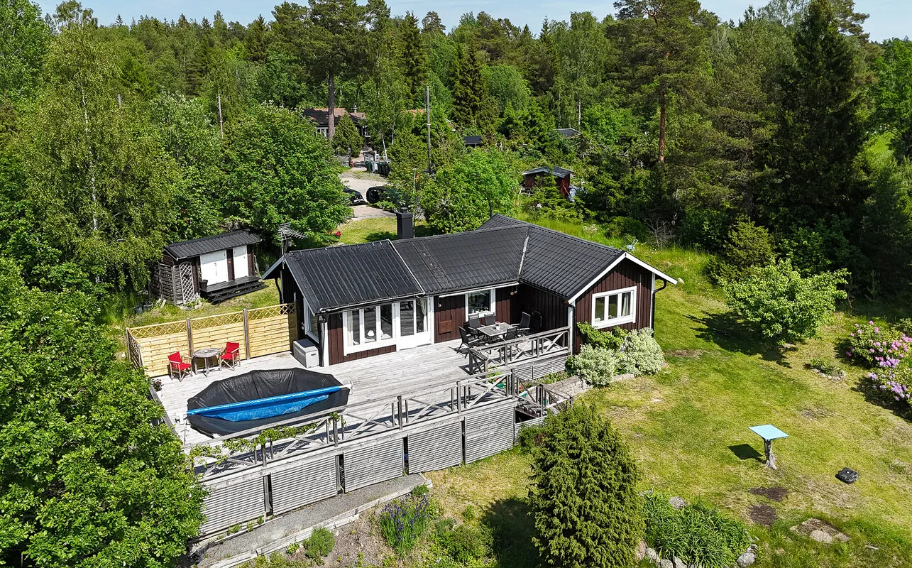 1960s Swedish Retreat with Pool and Terrace in Norrtälje - View image 8 of 31