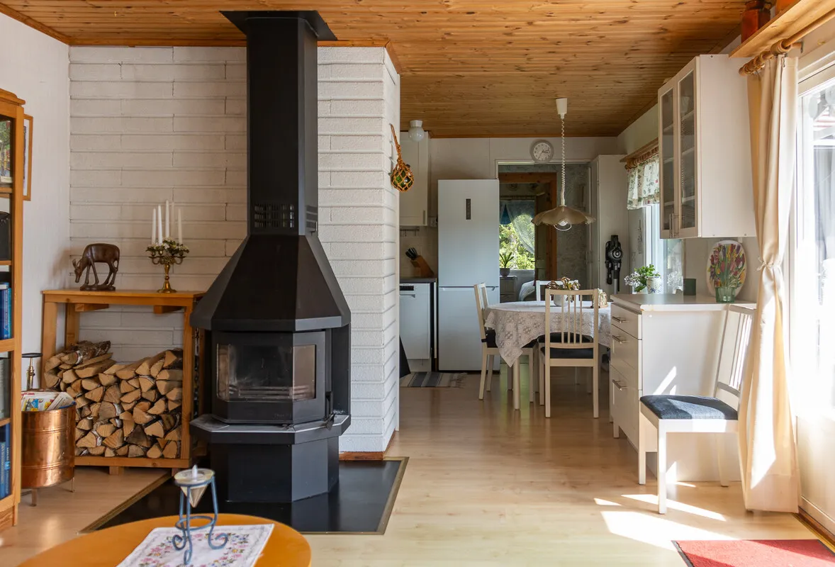 1960s Swedish Retreat with Pool and Terrace in Norrtälje - View image 12 of 31