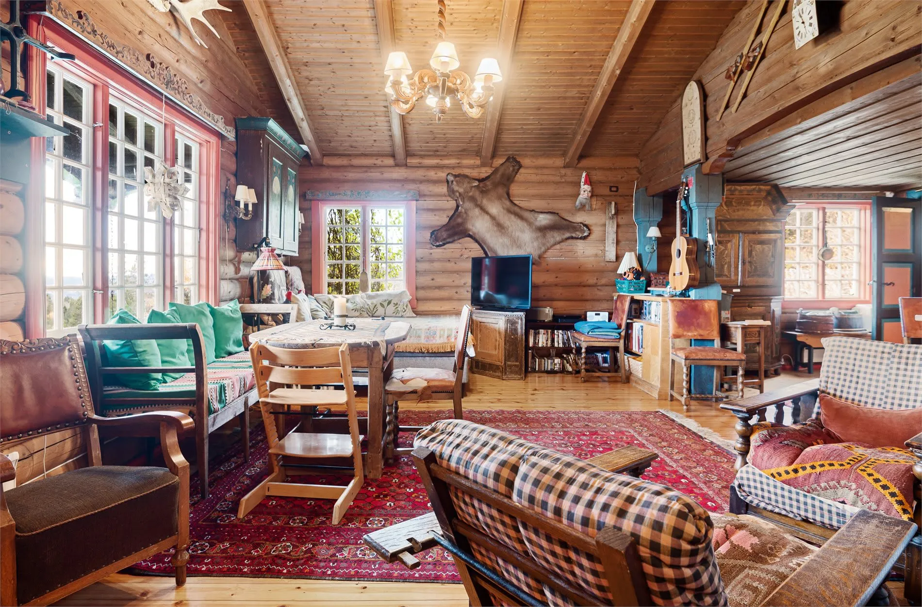 1920s Oslo Cabin Overlooking Blankvann with Expansive Grounds - View image 6 of 50