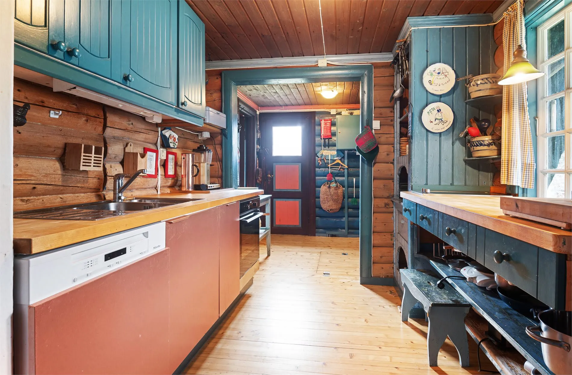 1920s Oslo Cabin Overlooking Blankvann with Expansive Grounds - View image 17 of 50