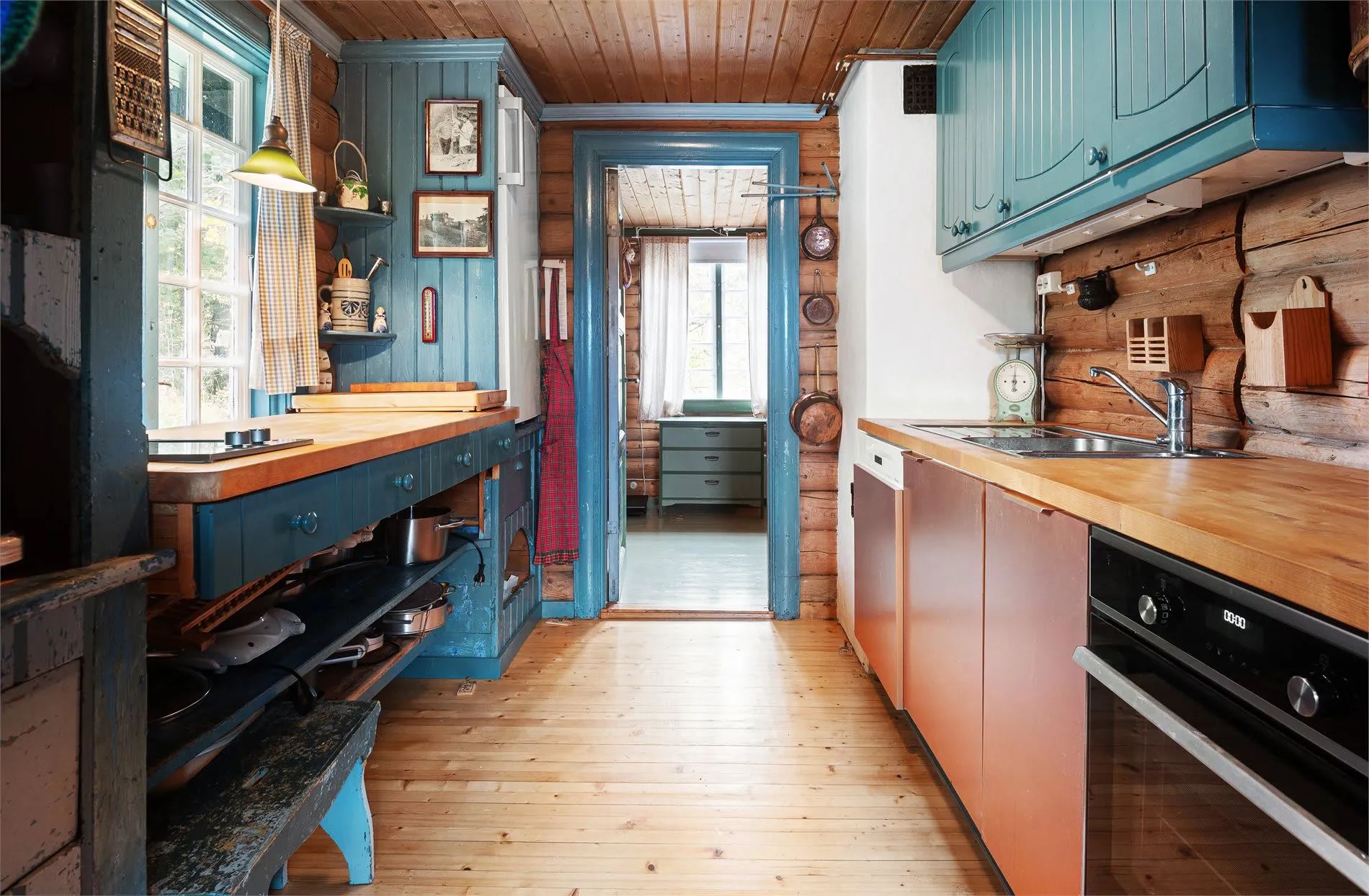 1920s Oslo Cabin Overlooking Blankvann with Expansive Grounds - View image 18 of 50