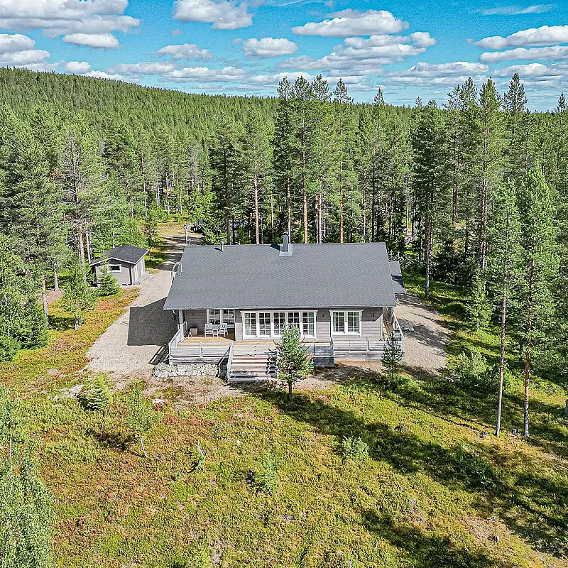 Contemporary 3-Bedroom Villa with Expansive Grounds in Lapland's Pyhätunturi
