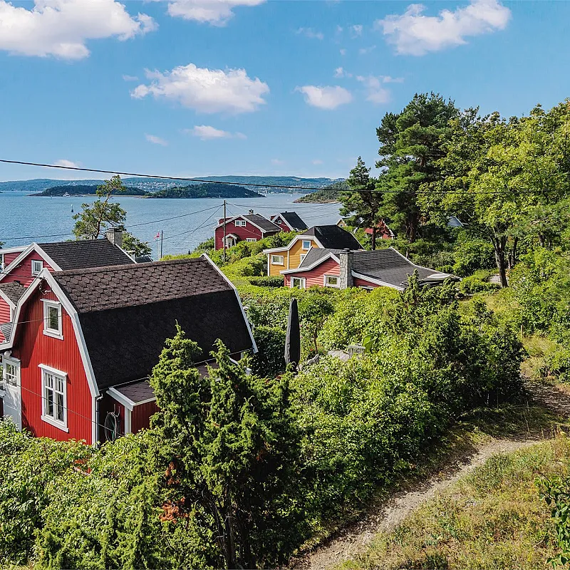 Rustic 1930s Cabin on Bleikøya with Expansive Gardens and Boat Mooring