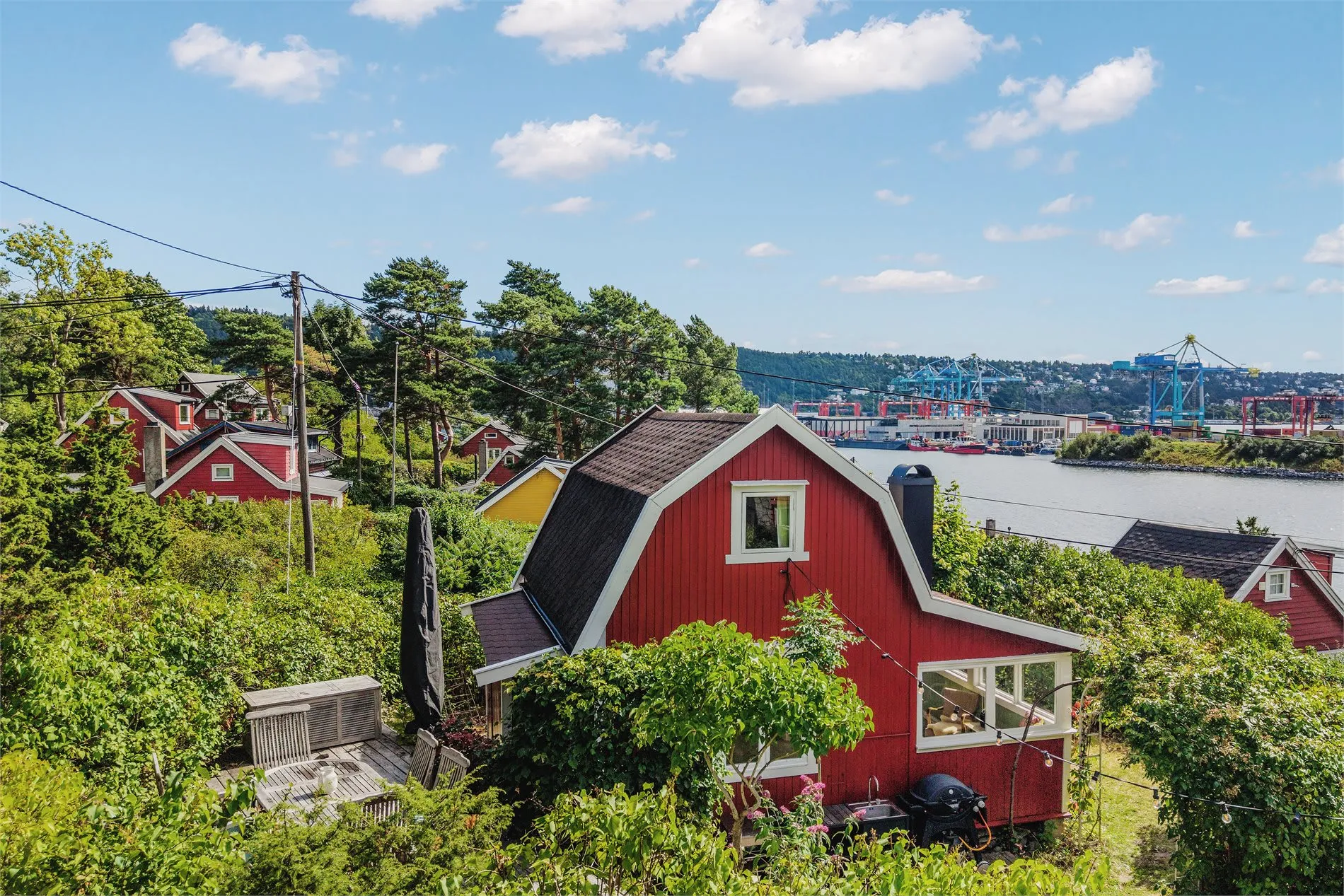 Rustic 1930s Cabin on Bleikøya with Expansive Gardens and Boat Mooring - Image 2