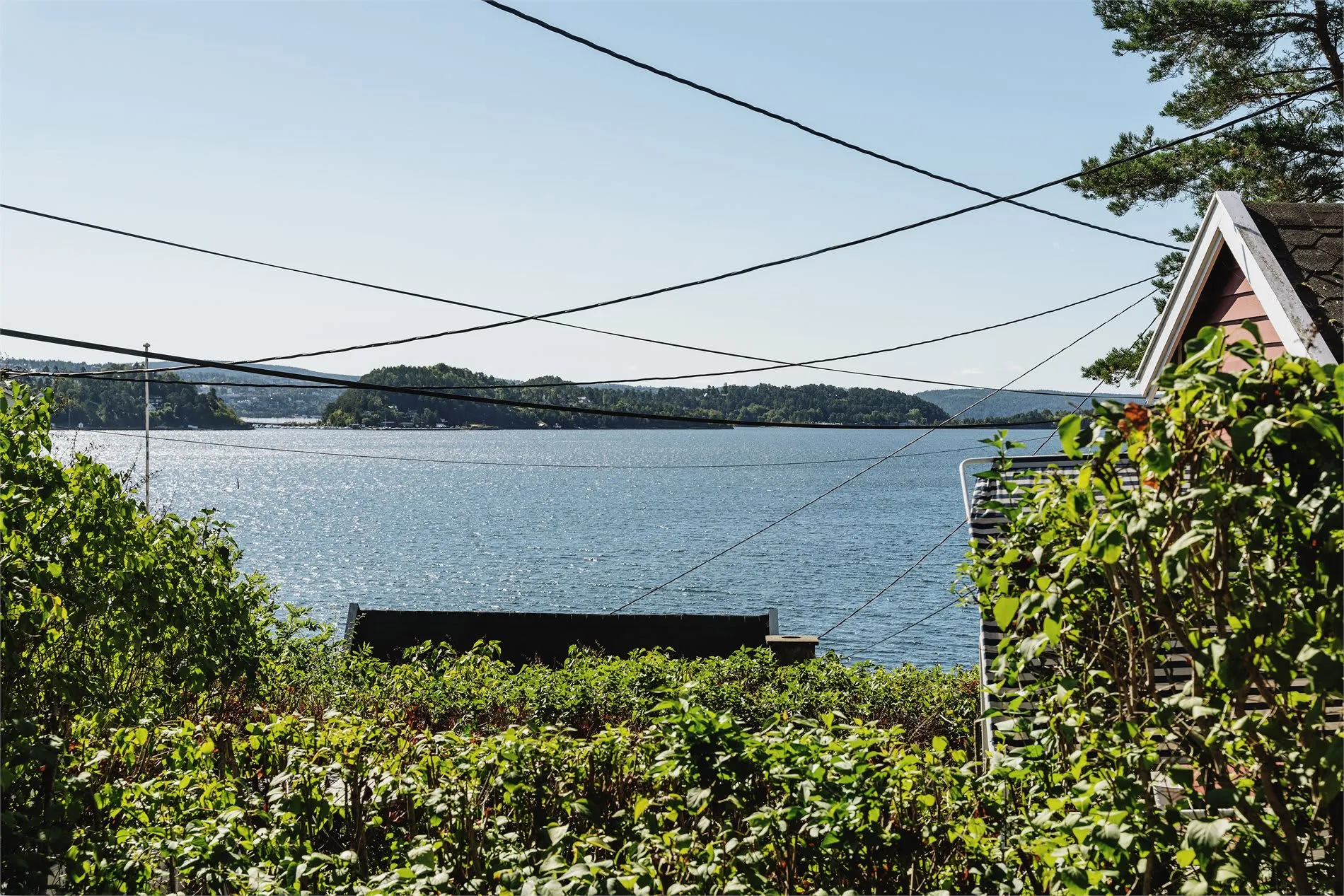 Rustic 1930s Cabin on Bleikøya with Expansive Gardens and Boat Mooring - Image 3