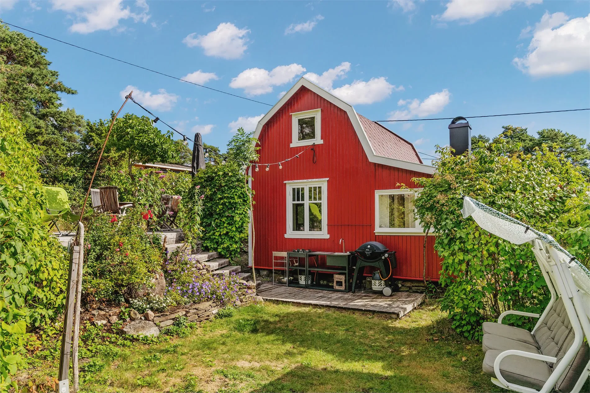 Rustic 1930s Cabin on Bleikøya with Expansive Gardens and Boat Mooring - Image 4