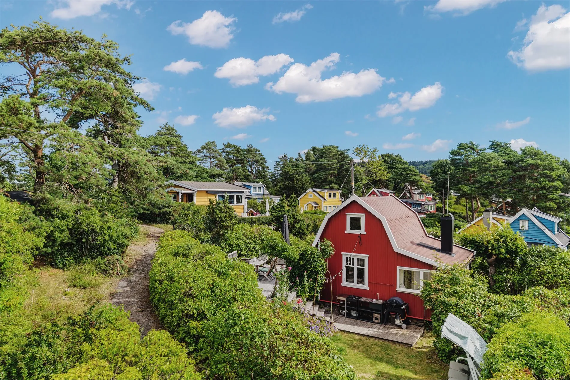 Rustic 1930s Cabin on Bleikøya with Expansive Gardens and Boat Mooring - Image 5