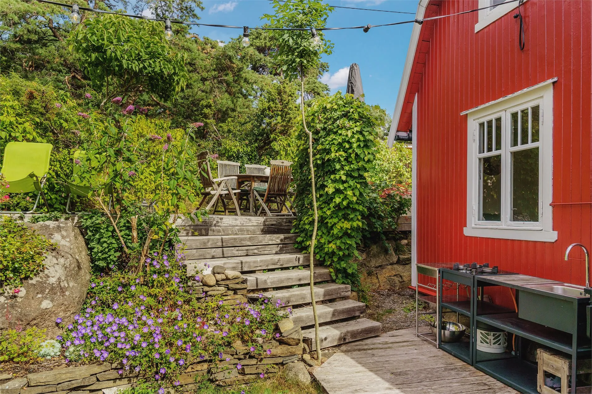 Rustic 1930s Cabin on Bleikøya with Expansive Gardens and Boat Mooring - View image 7 of 47