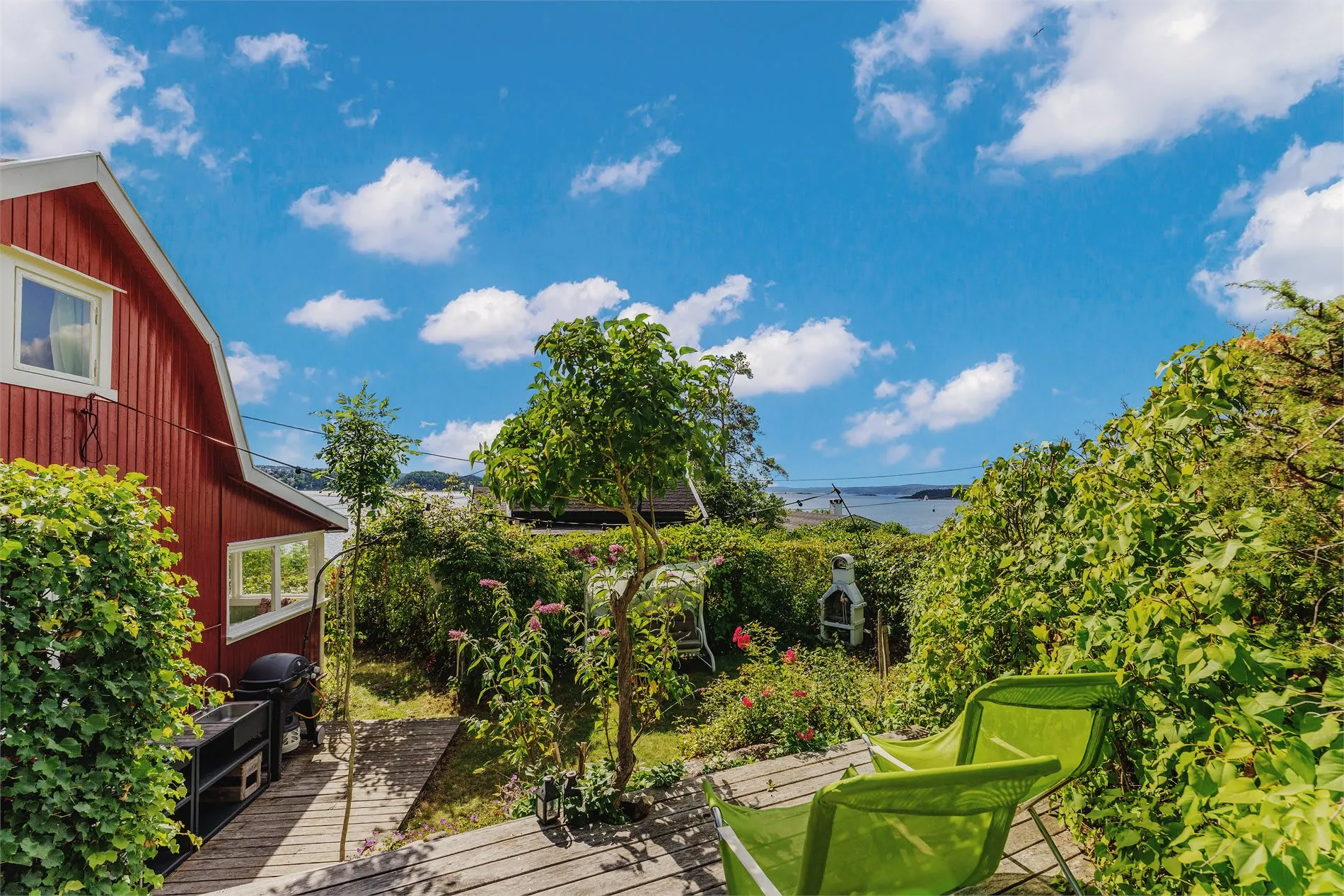 Rustic 1930s Cabin on Bleikøya with Expansive Gardens and Boat Mooring - View image 8 of 47