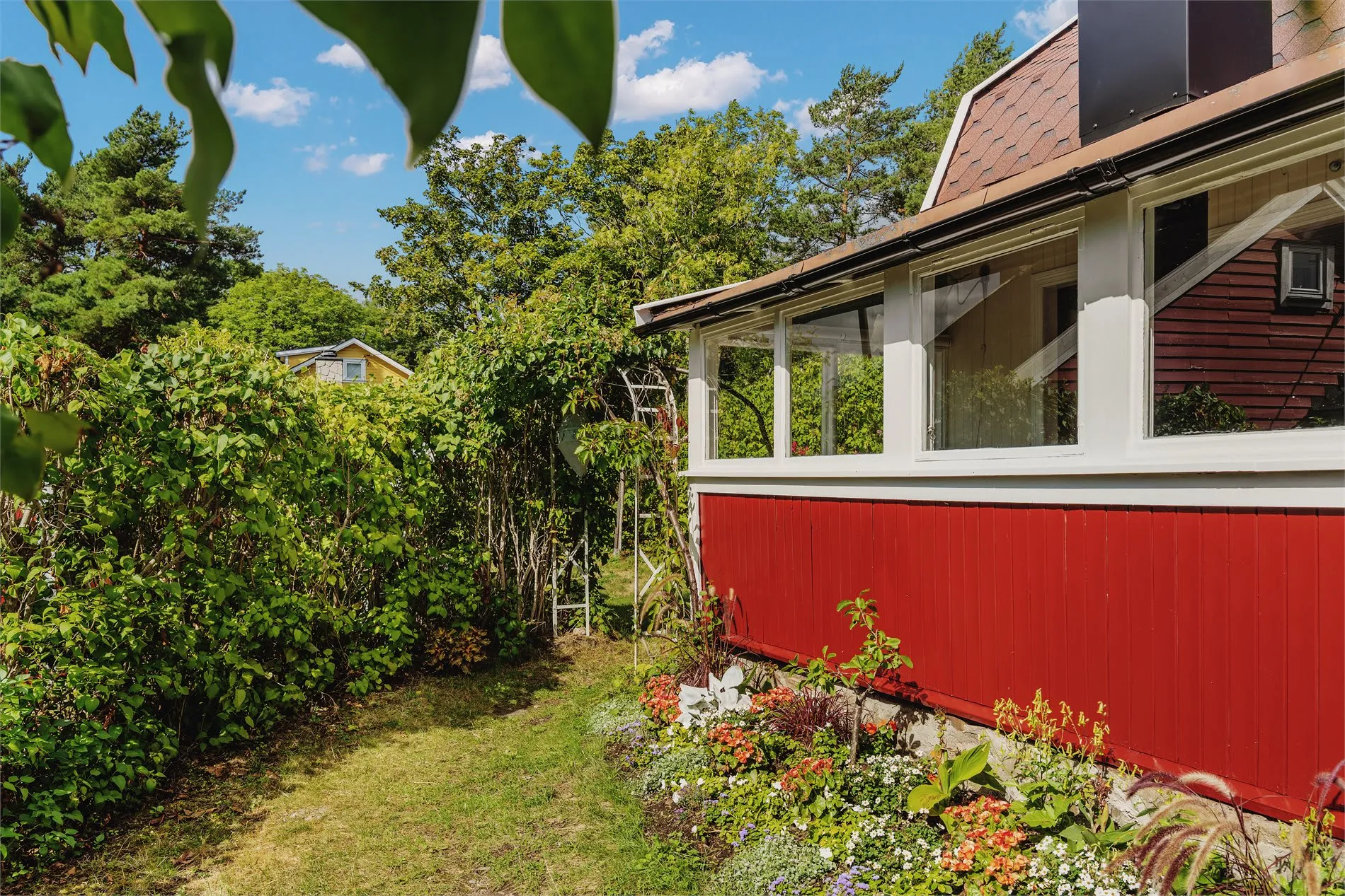 Rustic 1930s Cabin on Bleikøya with Expansive Gardens and Boat Mooring - View image 9 of 47