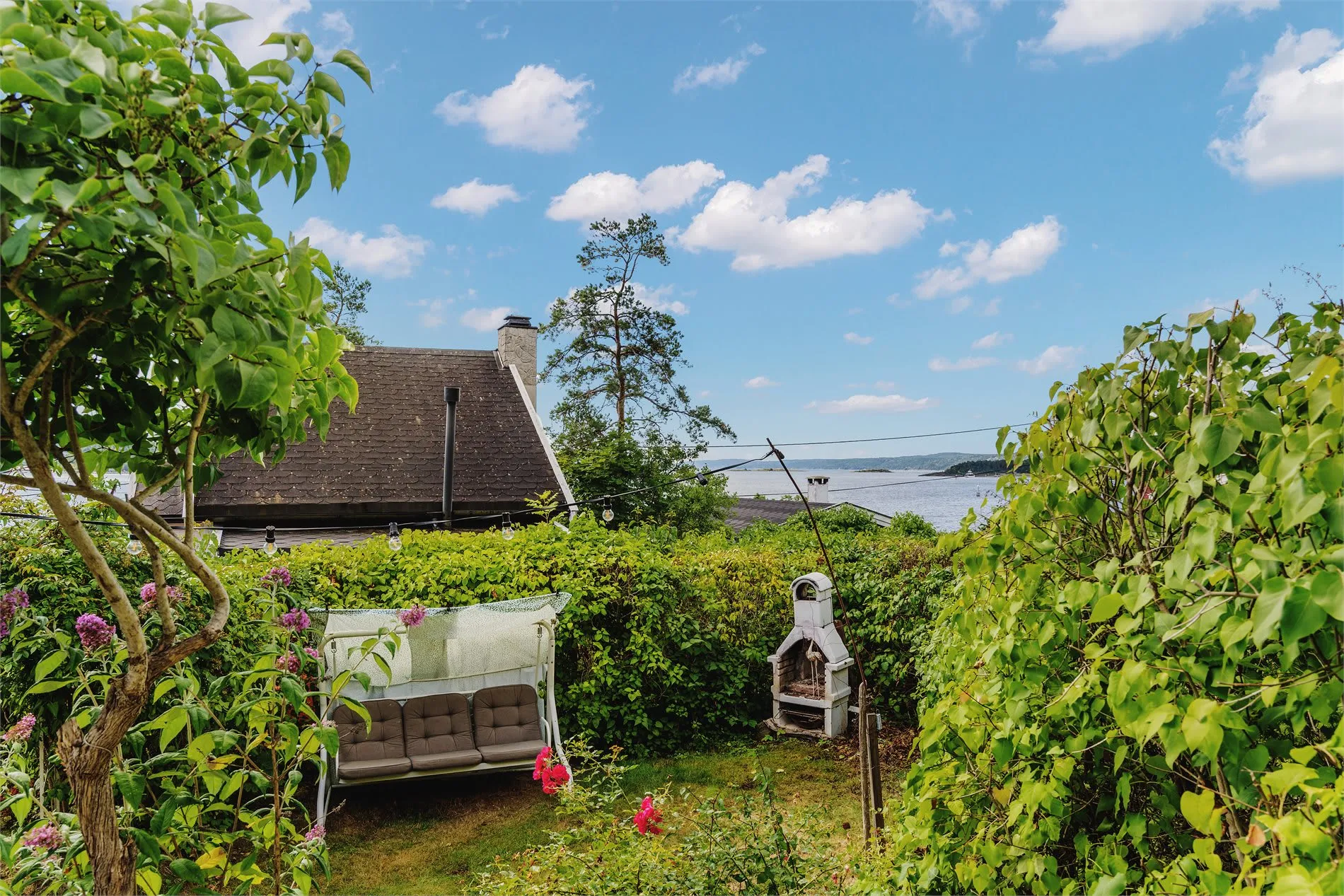 Rustic 1930s Cabin on Bleikøya with Expansive Gardens and Boat Mooring - View image 12 of 47