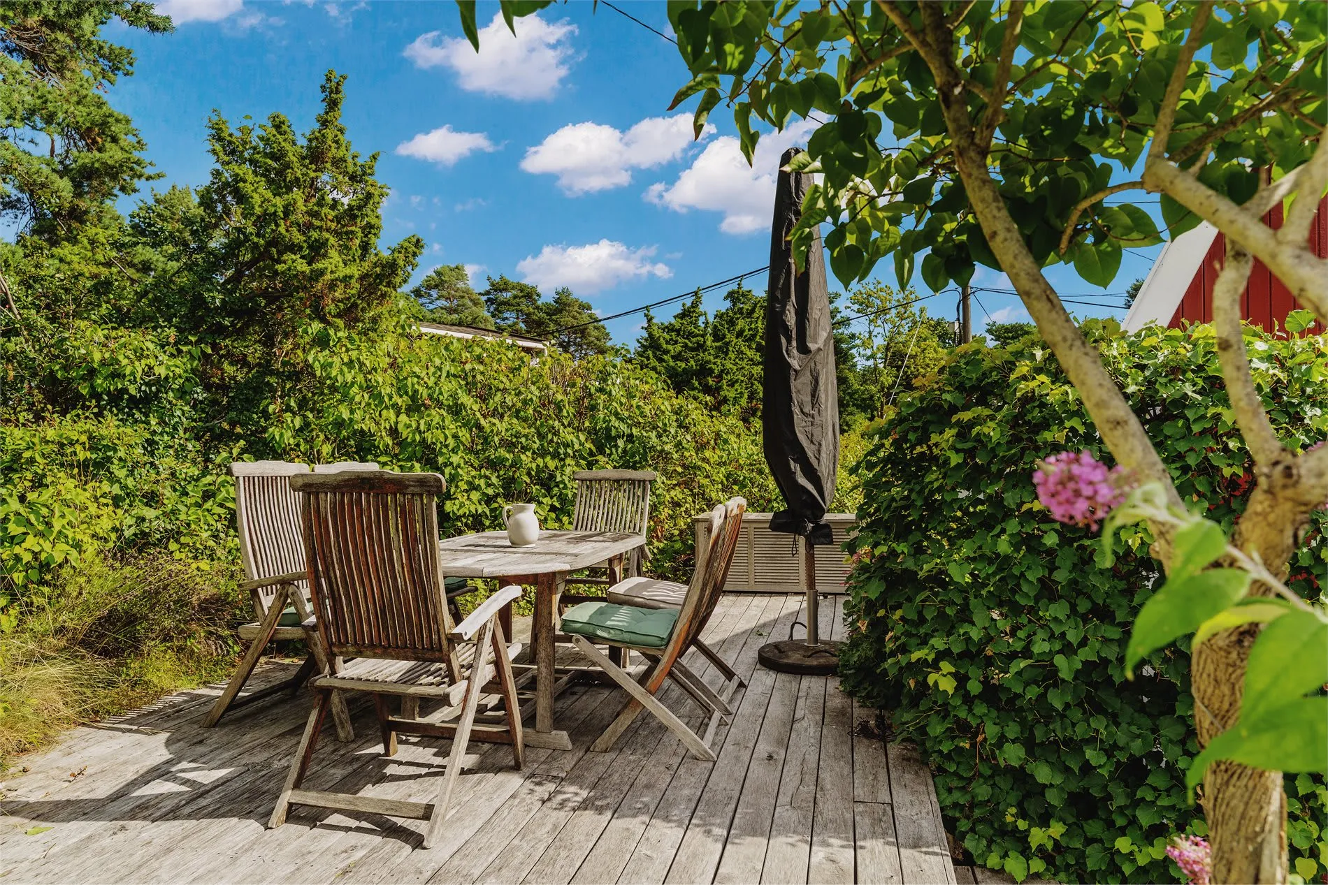 Rustic 1930s Cabin on Bleikøya with Expansive Gardens and Boat Mooring - View image 13 of 47