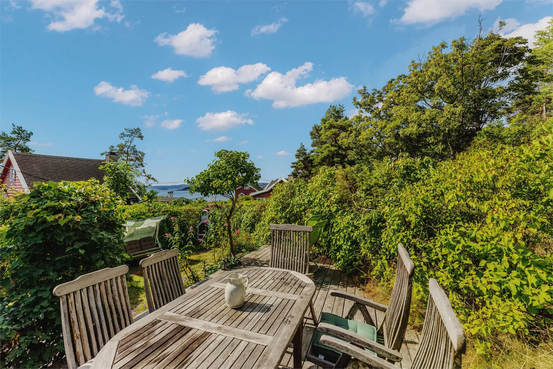 Rustic 1930s Cabin on Bleikøya with Expansive Gardens and Boat Mooring - View image 14 of 47