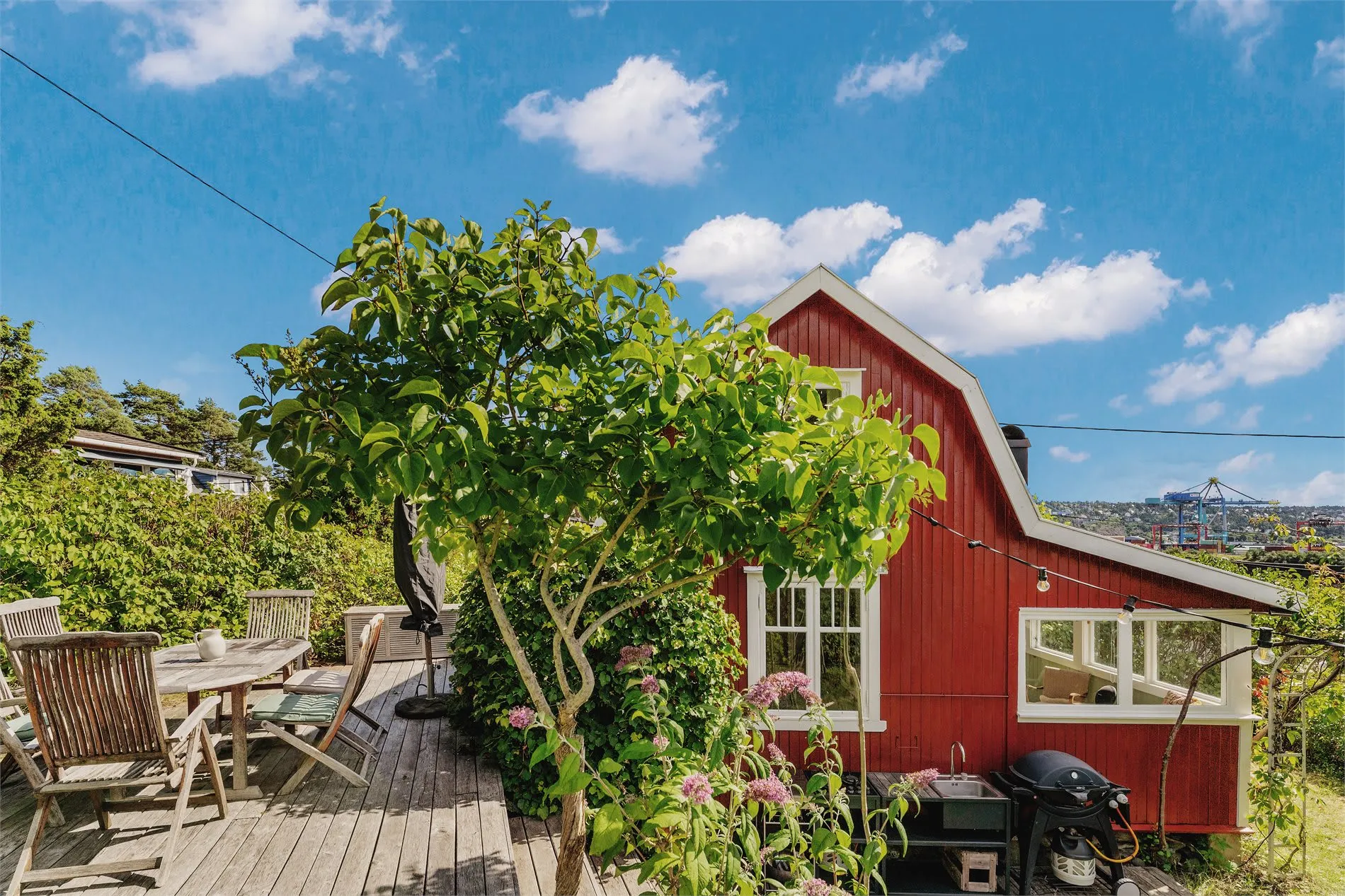 Rustic 1930s Cabin on Bleikøya with Expansive Gardens and Boat Mooring - View image 15 of 47