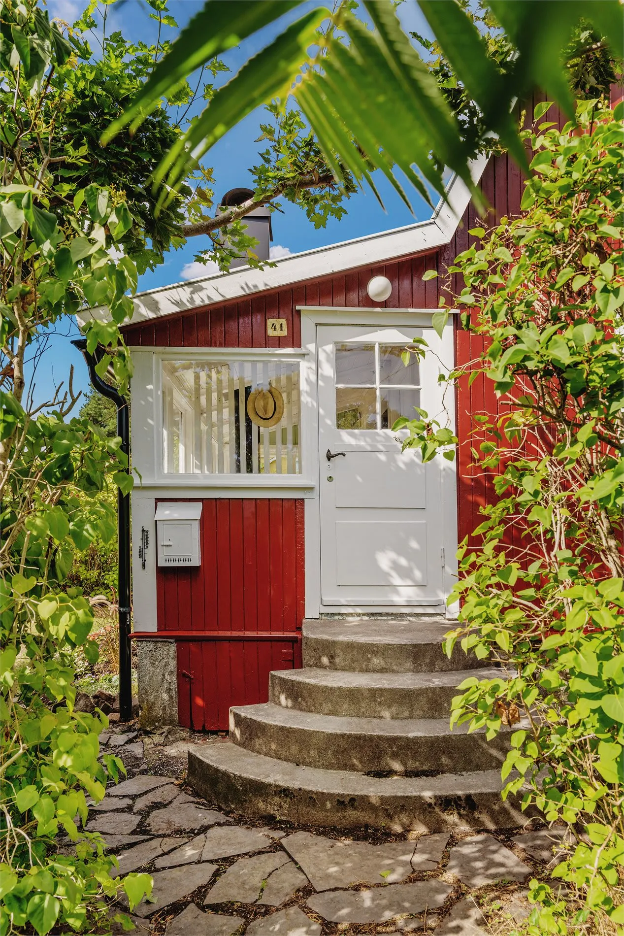 Rustic 1930s Cabin on Bleikøya with Expansive Gardens and Boat Mooring - View image 17 of 47
