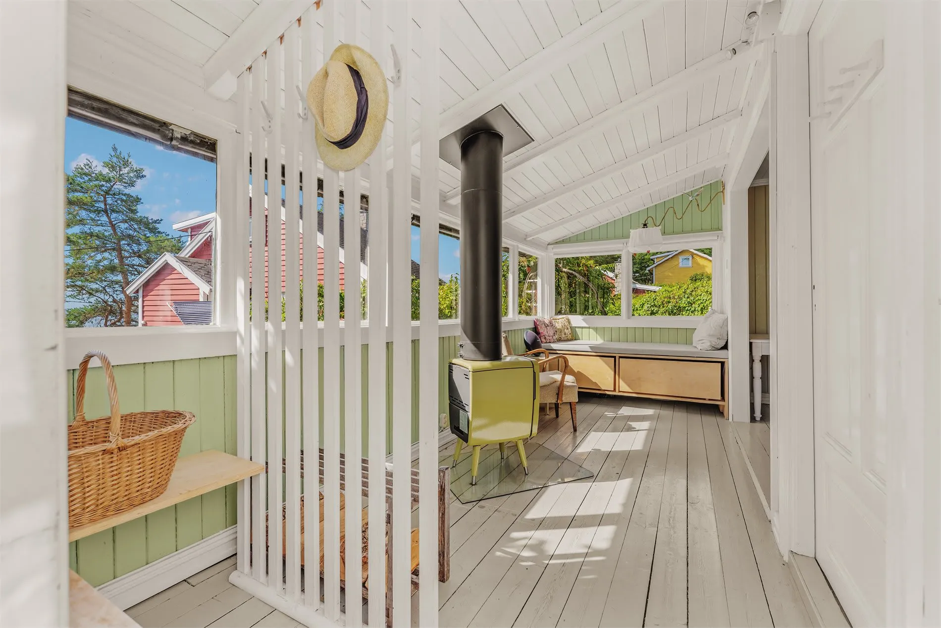 Rustic 1930s Cabin on Bleikøya with Expansive Gardens and Boat Mooring - View image 20 of 47