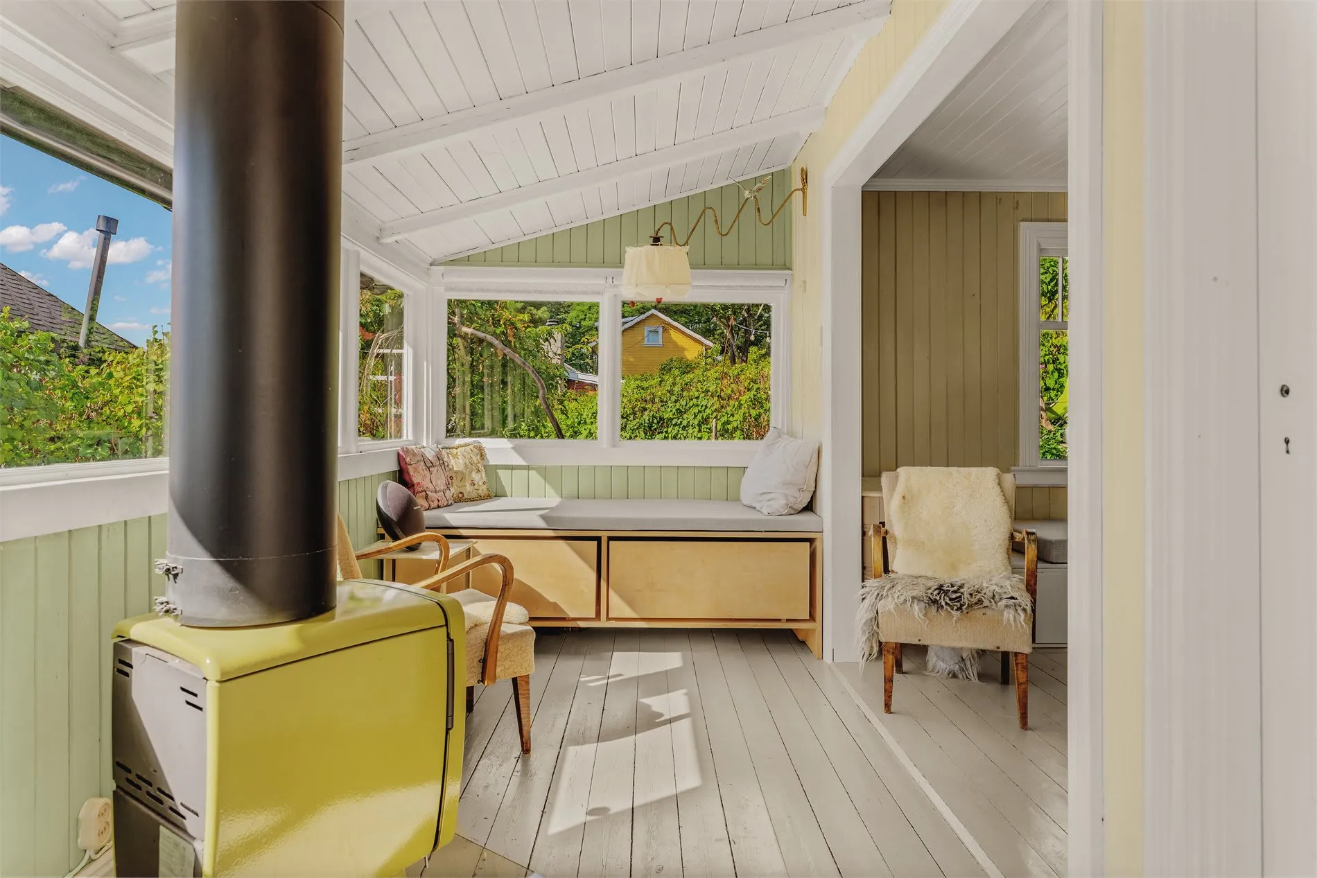 Rustic 1930s Cabin on Bleikøya with Expansive Gardens and Boat Mooring - View image 22 of 47