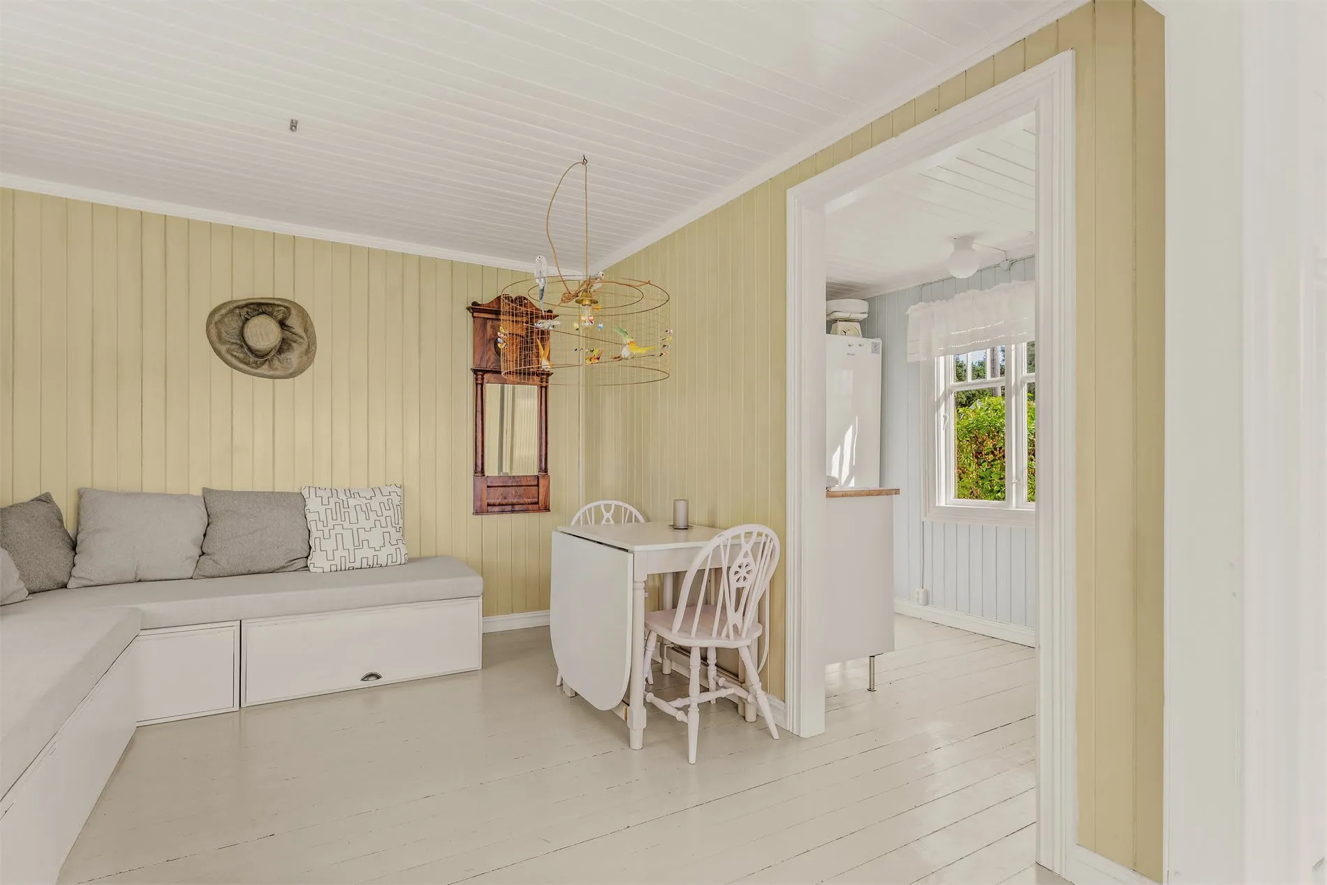 Rustic 1930s Cabin on Bleikøya with Expansive Gardens and Boat Mooring - View image 23 of 47