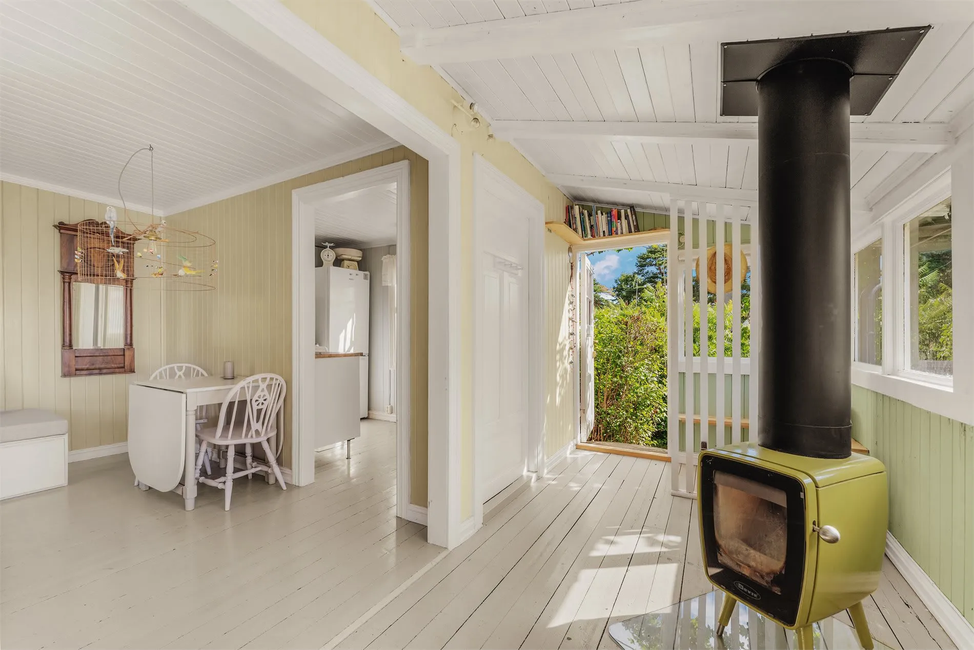 Rustic 1930s Cabin on Bleikøya with Expansive Gardens and Boat Mooring - View image 25 of 47