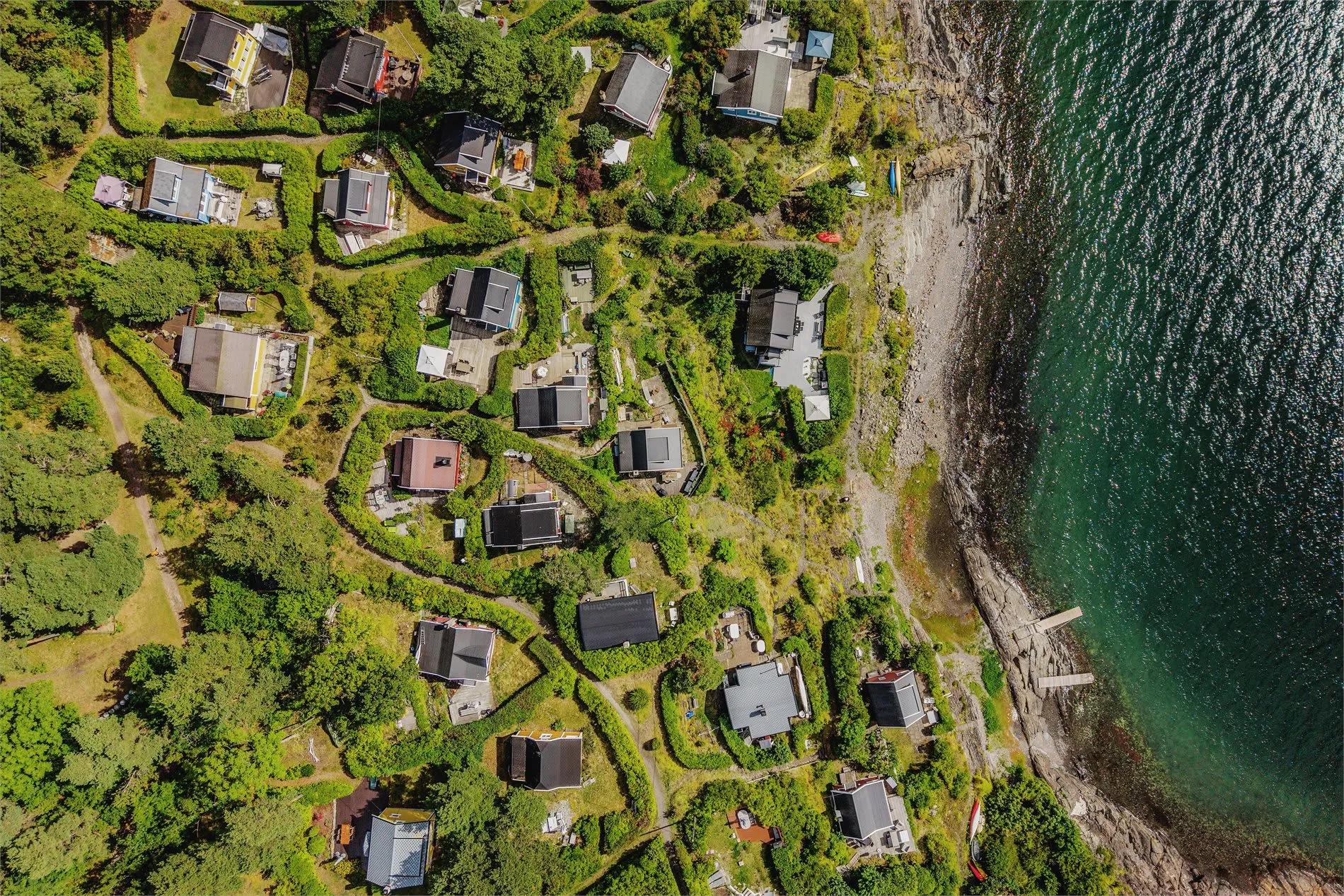 Rustic 1930s Cabin on Bleikøya with Expansive Gardens and Boat Mooring - View image 42 of 47