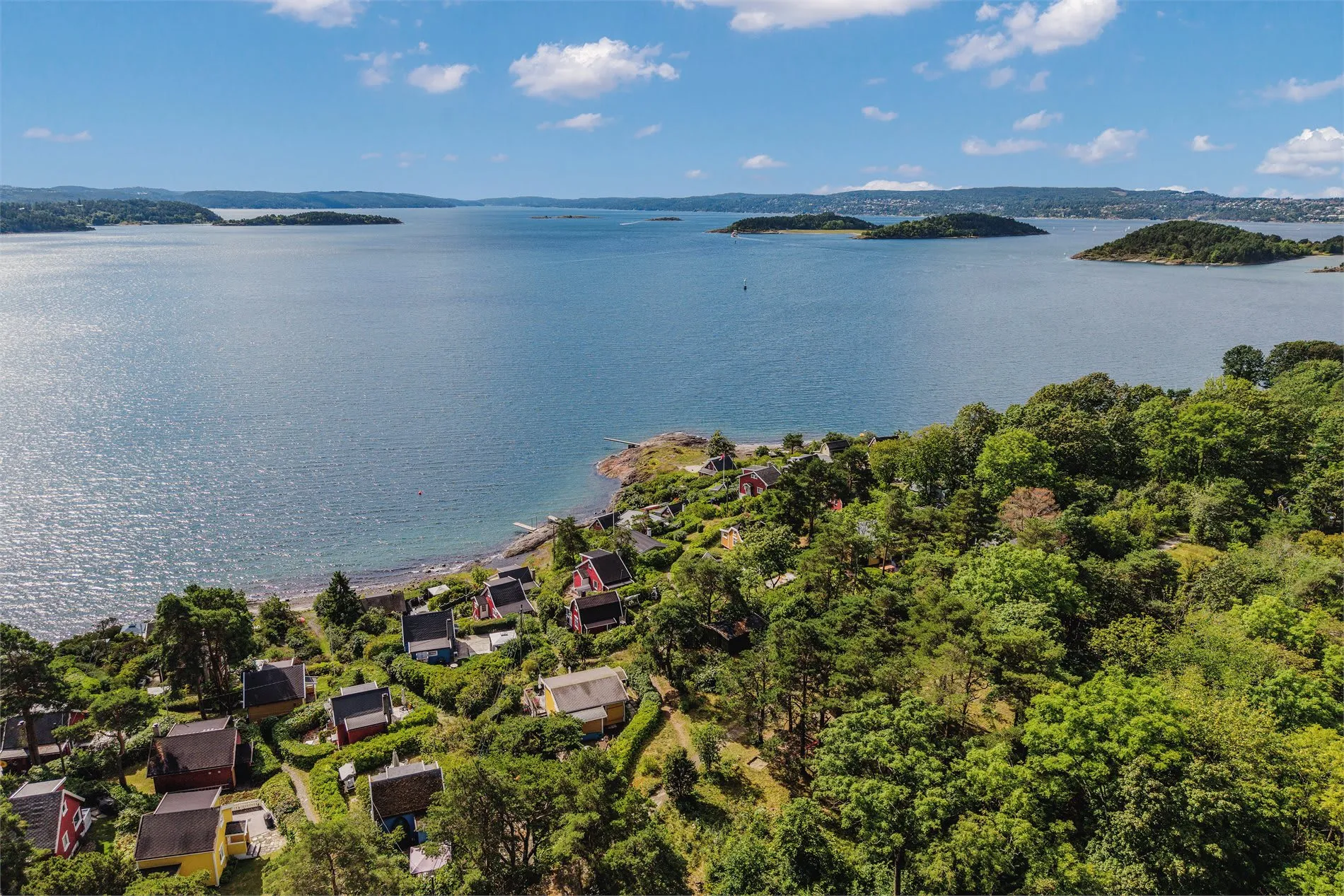 Rustic 1930s Cabin on Bleikøya with Expansive Gardens and Boat Mooring - View image 43 of 47