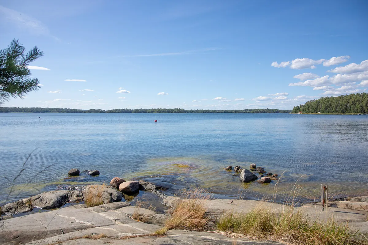 1909 Swedish Coastal House with Expansive Garden and 5 Bedrooms - Image 2
