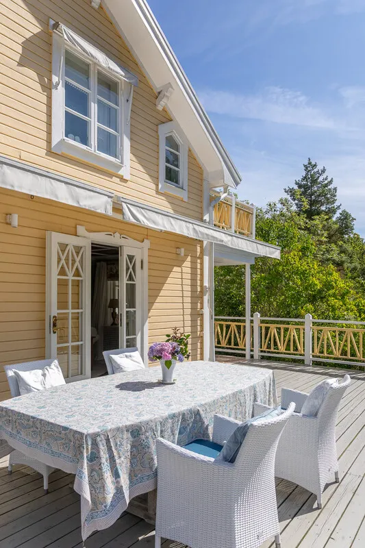 1909 Swedish Coastal House with Expansive Garden and 5 Bedrooms - View image 8 of 44