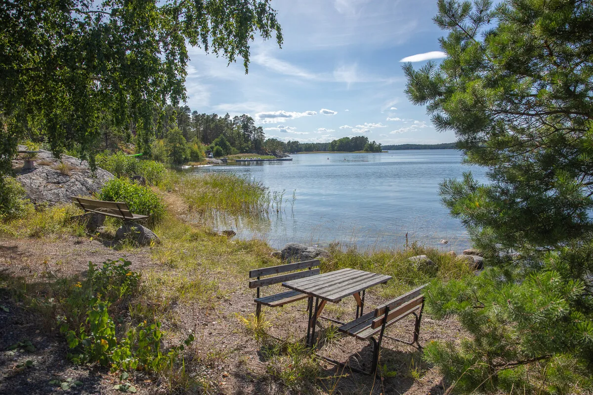 1909 Swedish Coastal House with Expansive Garden and 5 Bedrooms - View image 12 of 44