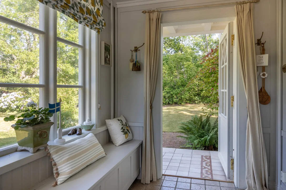 1909 Swedish Coastal House with Expansive Garden and 5 Bedrooms - View image 13 of 44