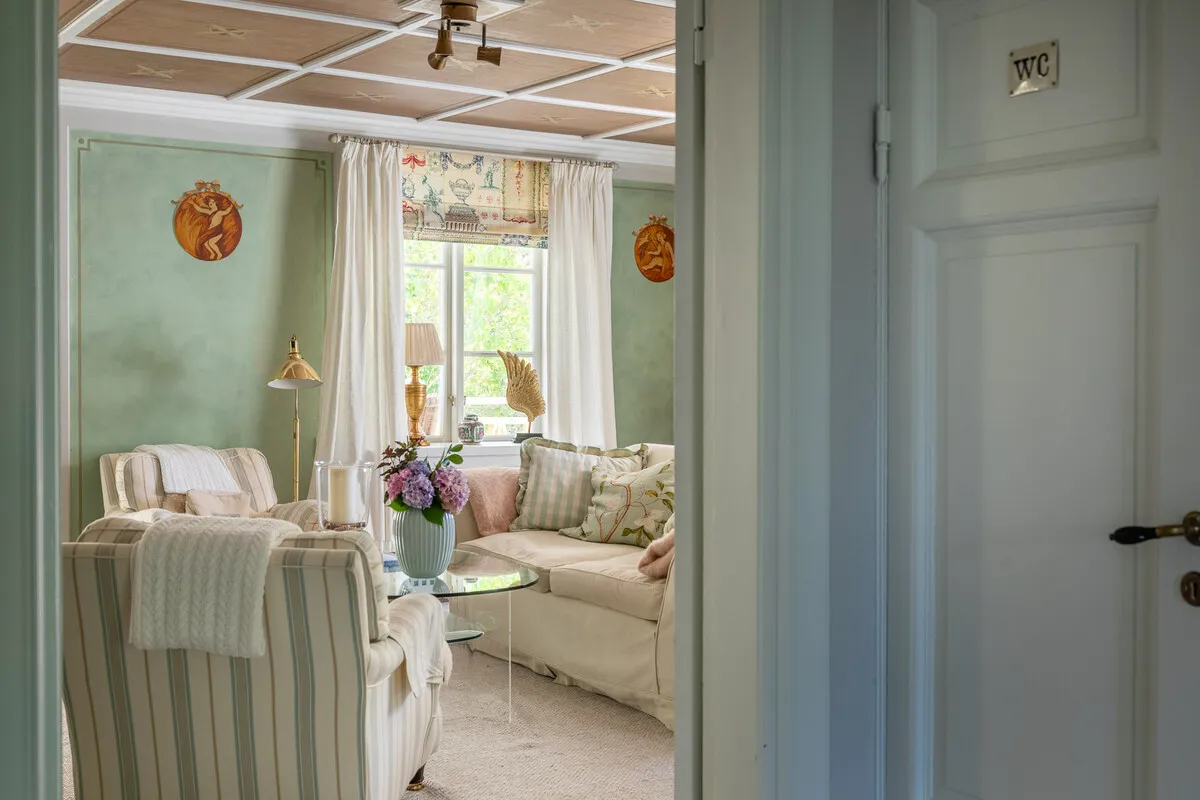 1909 Swedish Coastal House with Expansive Garden and 5 Bedrooms - View image 16 of 44