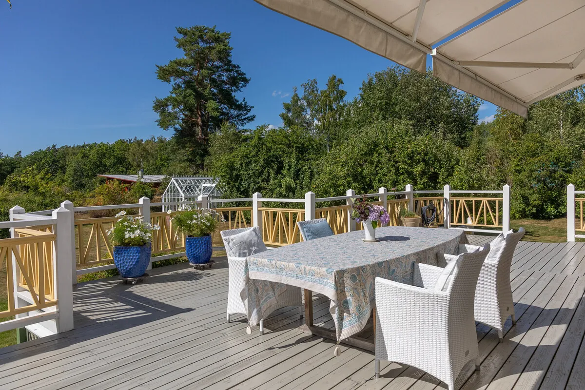 1909 Swedish Coastal House with Expansive Garden and 5 Bedrooms - View image 21 of 44