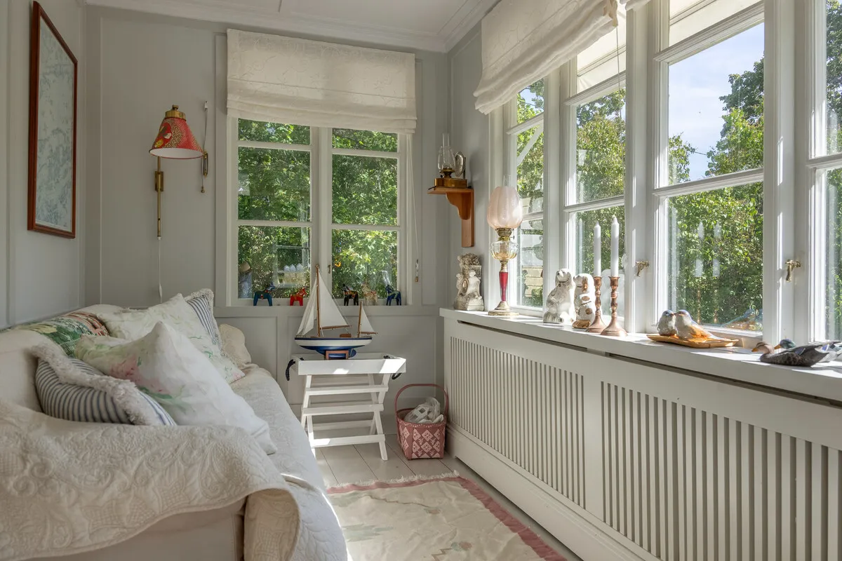 1909 Swedish Coastal House with Expansive Garden and 5 Bedrooms - View image 25 of 44